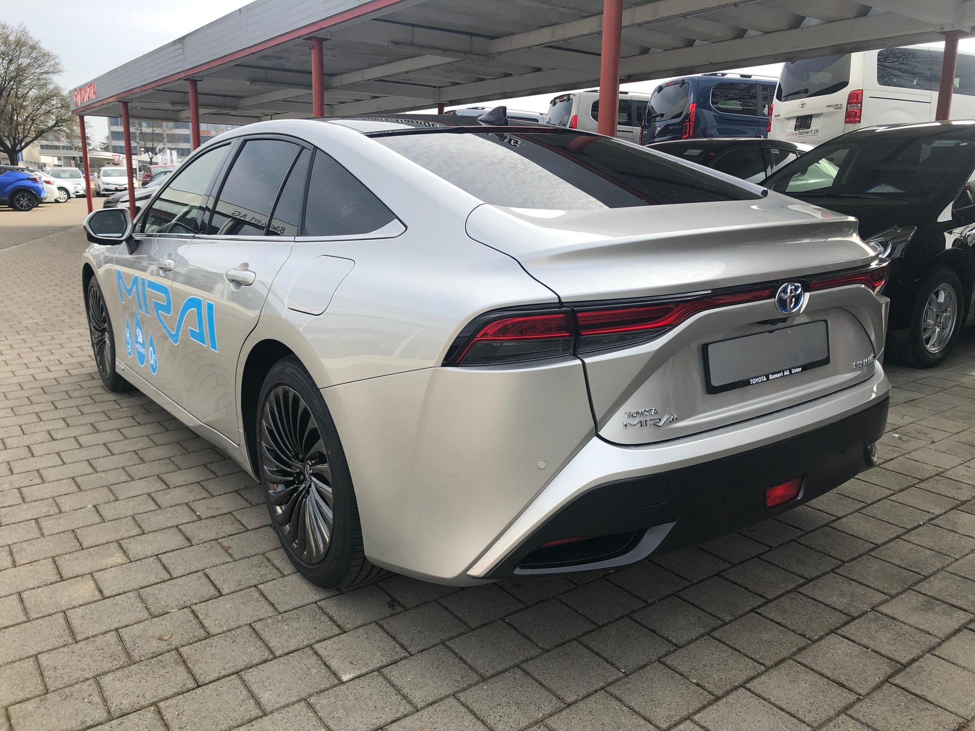 TOYOTA Mirai Fuel Cell Platinum-showroom-element-3