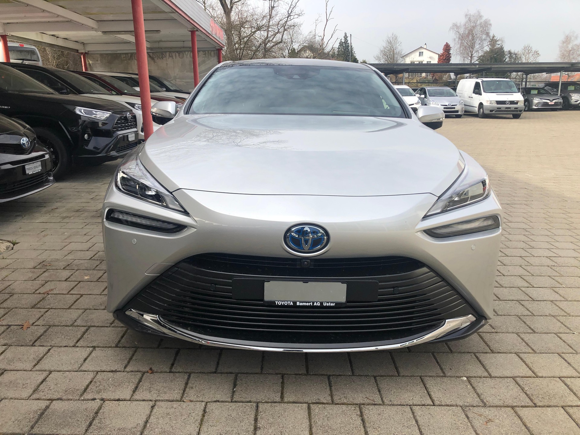 TOYOTA Mirai Fuel Cell Platinum-showroom-element-1