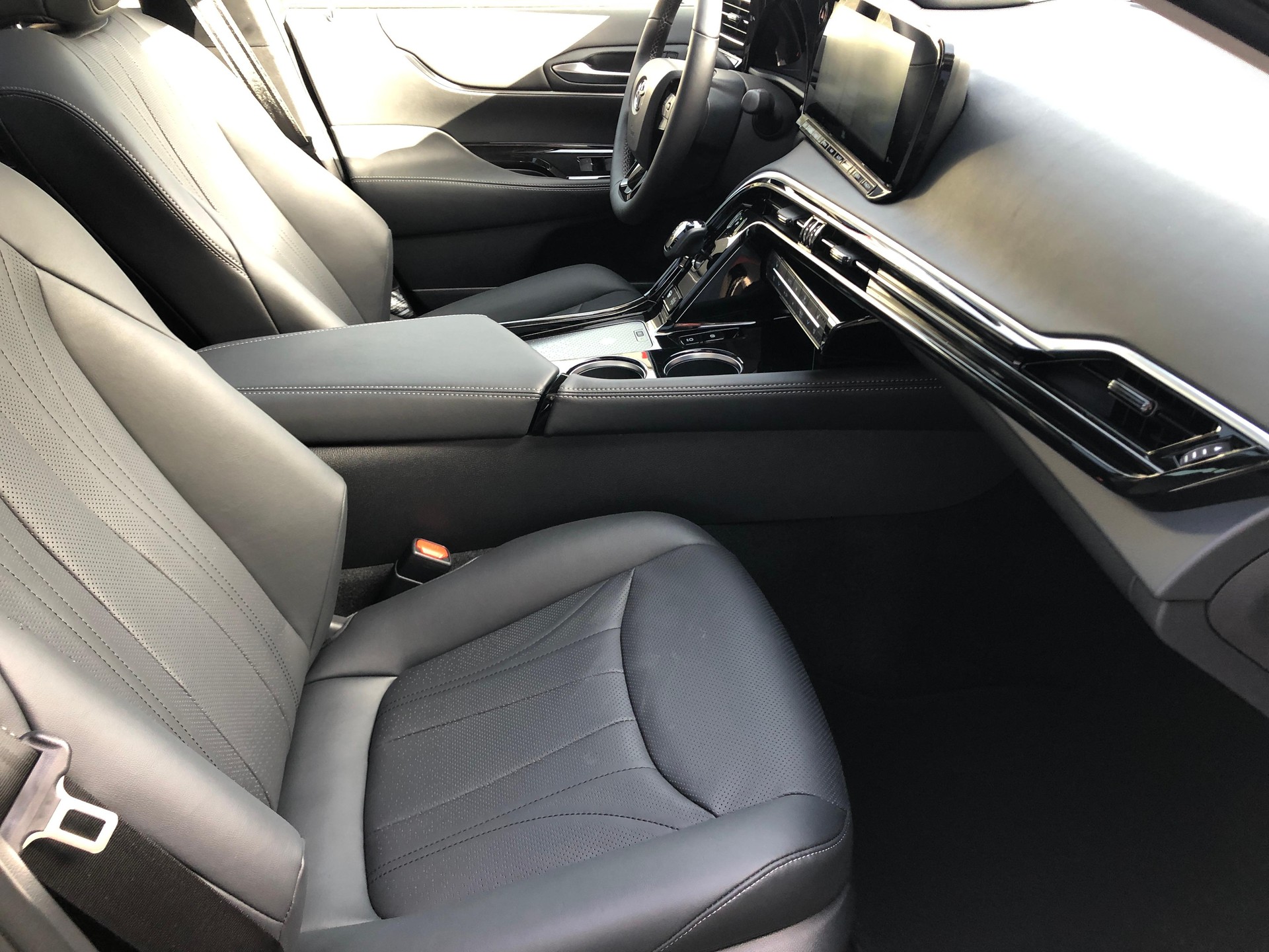 TOYOTA Mirai Fuel Cell Platinum-image-14