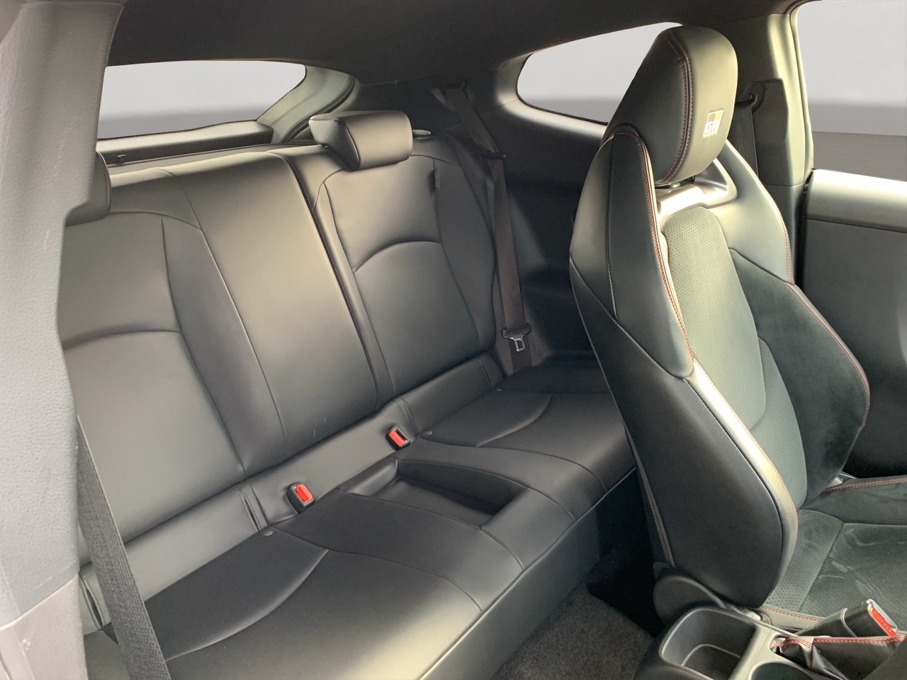 TOYOTA Yaris 1.6 GR Sport-image-9