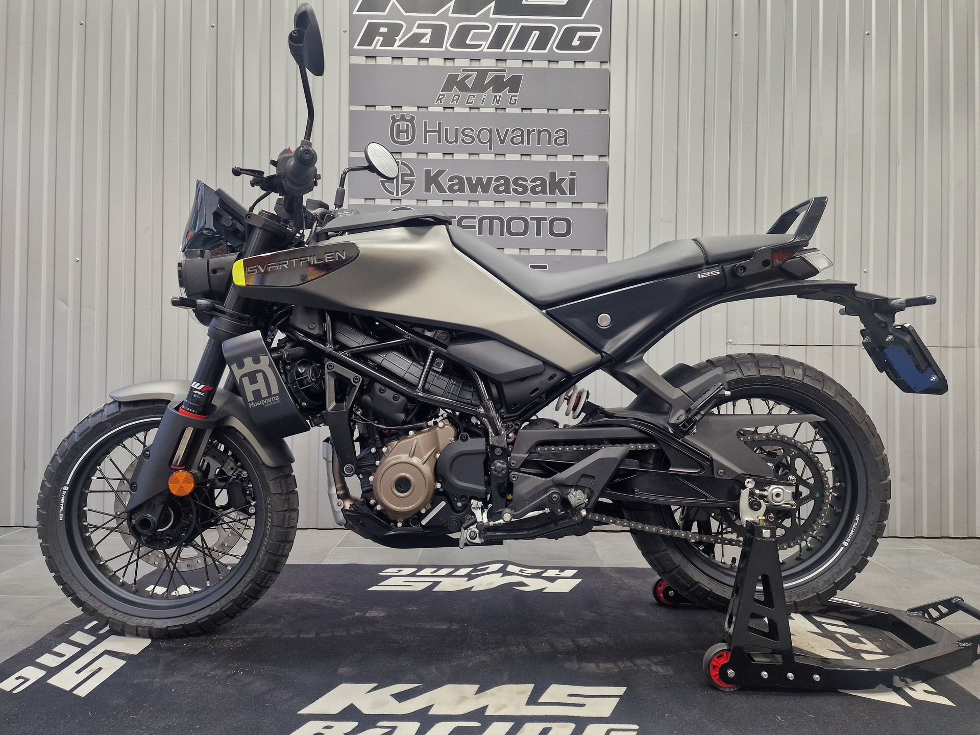HUSQVARNA Svartpilen 125-image-5