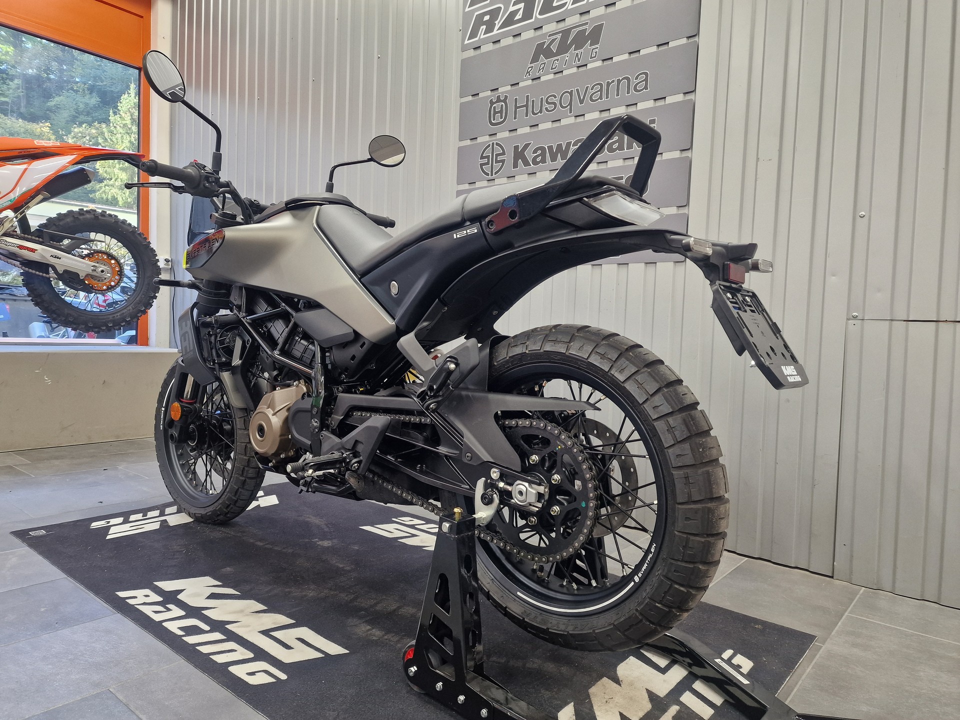HUSQVARNA Svartpilen 125-image-6