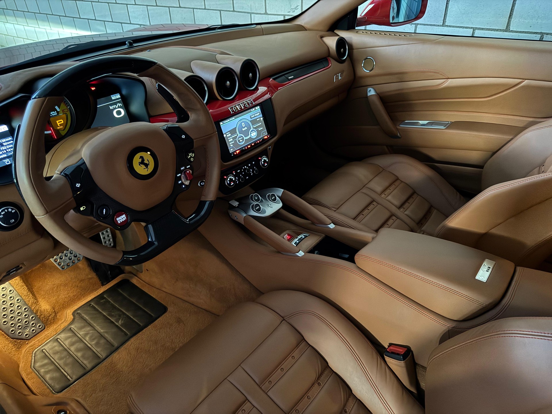 FERRARI FF-showroom-element-3