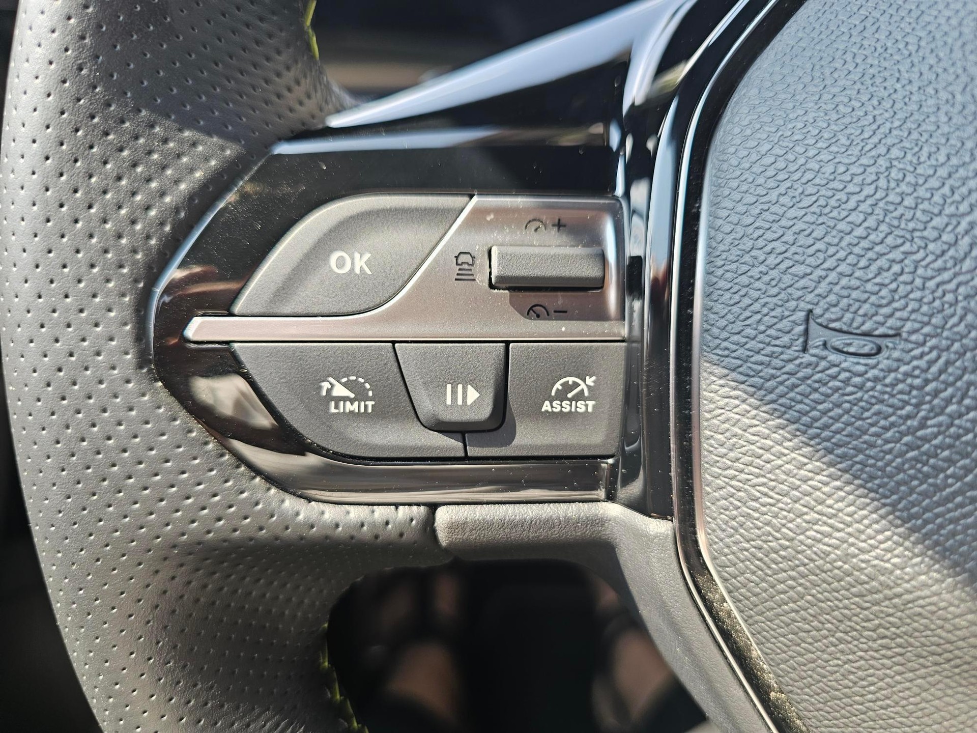 PEUGEOT 308 SW 1.6 PHEV 180 GT-image-10
