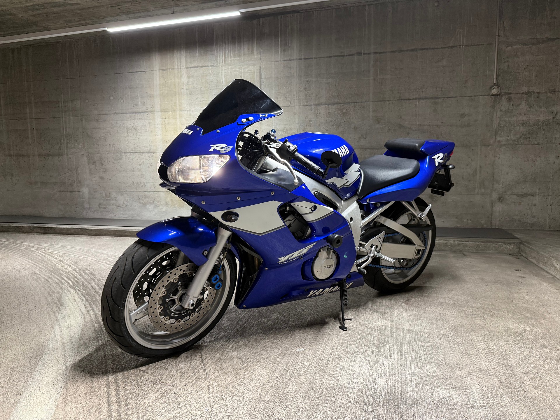 YAMAHA YZF-R6-image-1