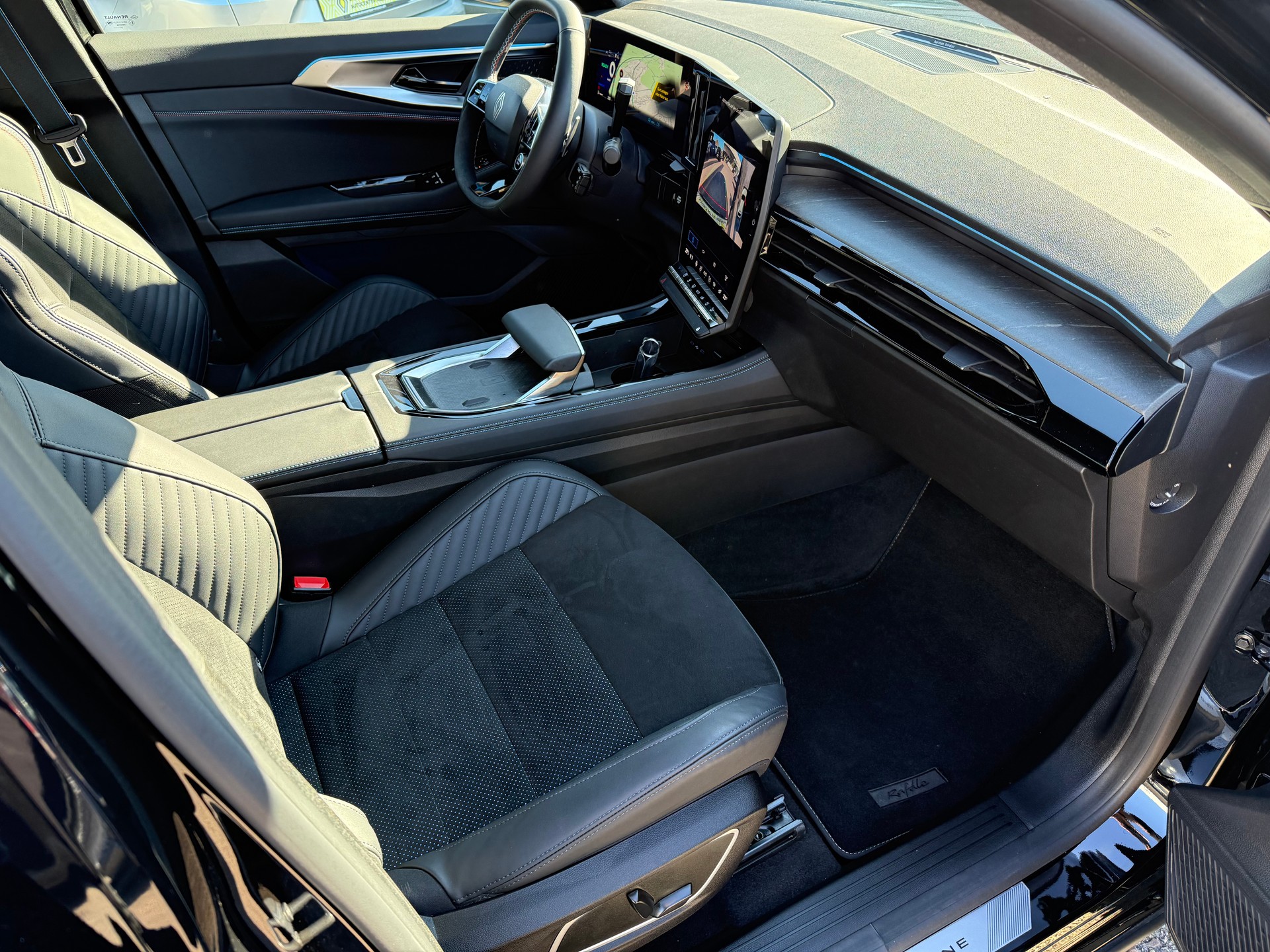 RENAULT Rafale 1.2 E-Tech Hybrid 200 Esprit Alpine-image-9
