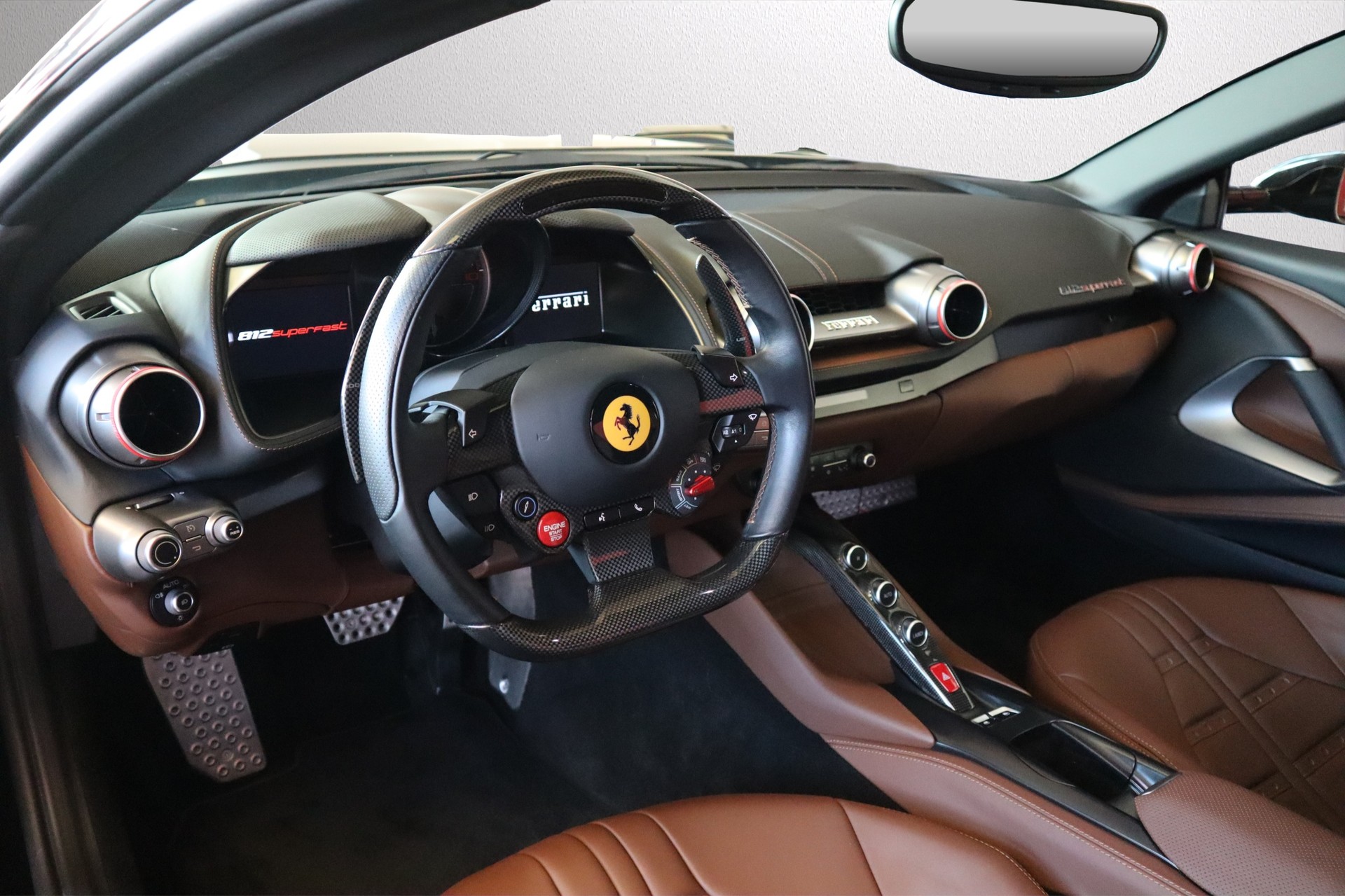 FERRARI 812 Superfast-showroom-element-2