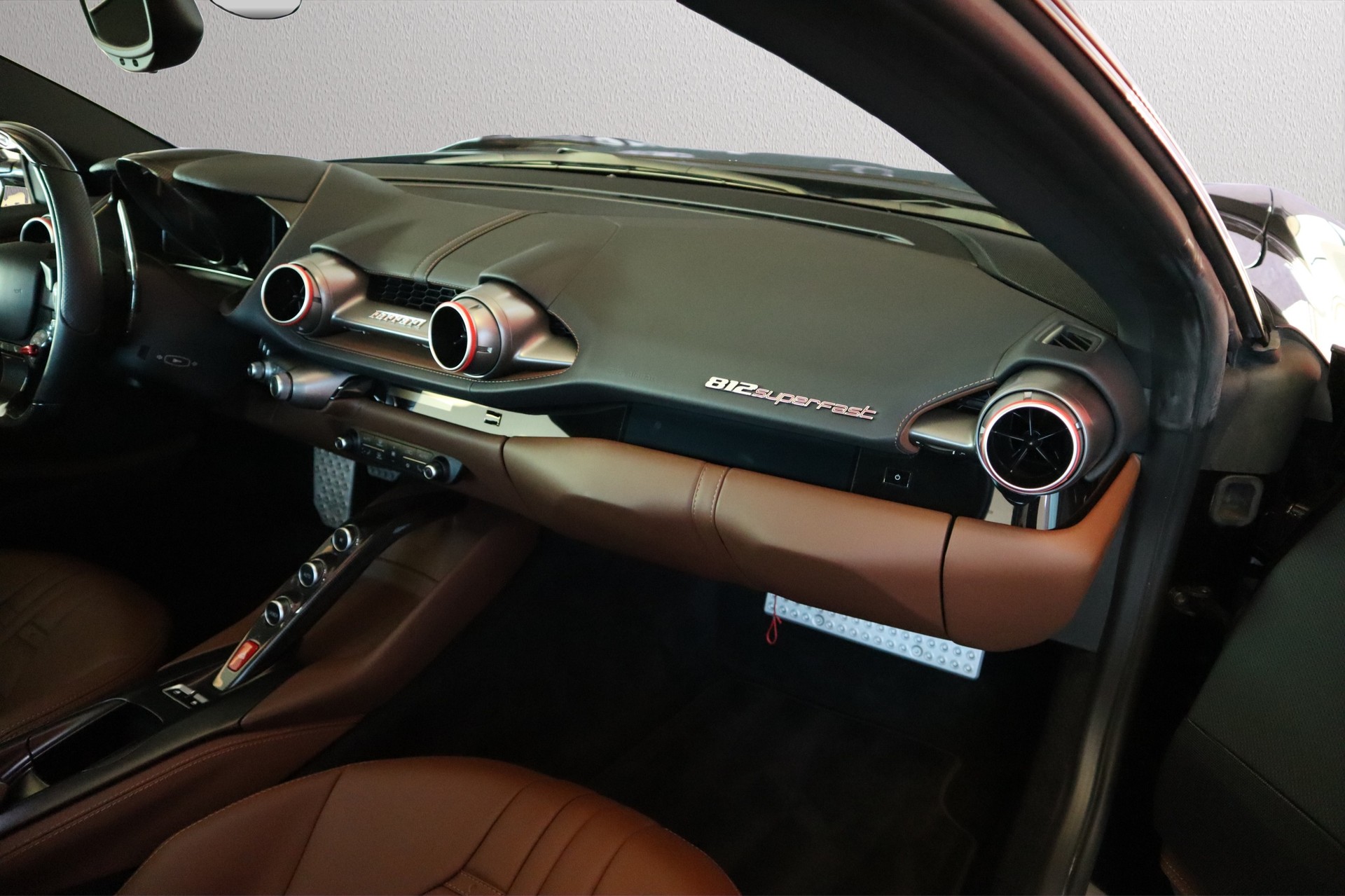 FERRARI 812 Superfast-image-18