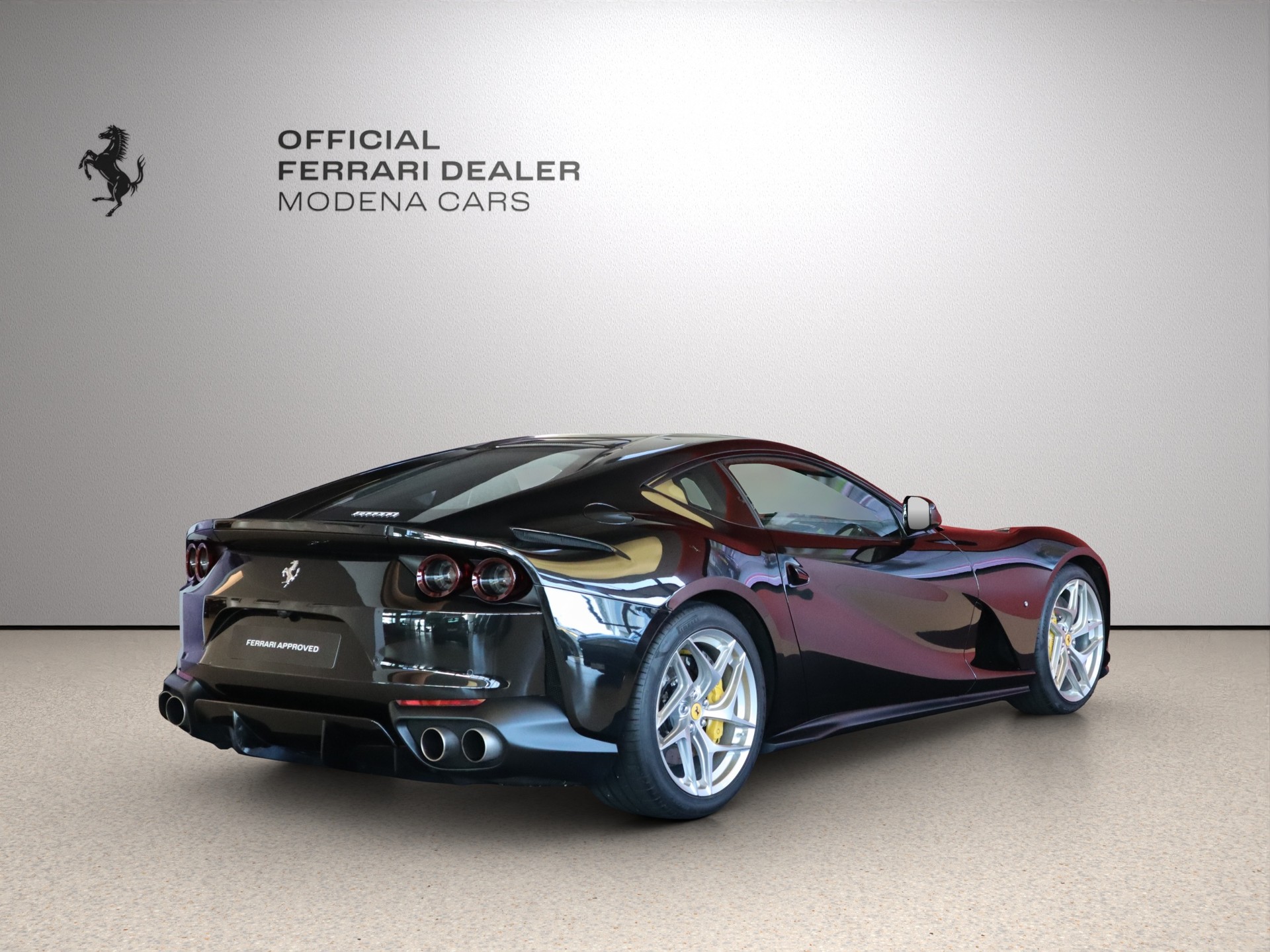 FERRARI 812 Superfast-showroom-element-1