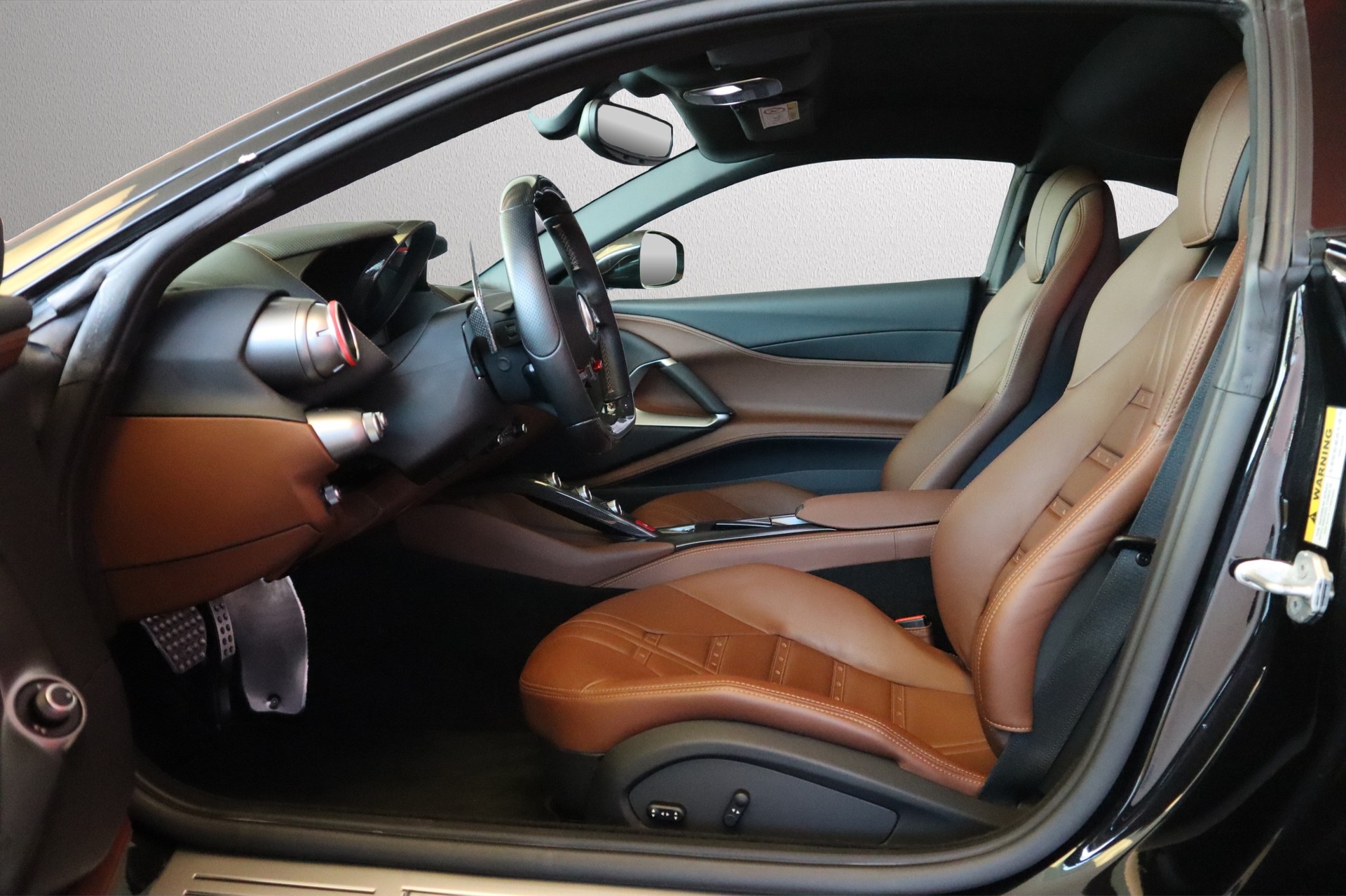 FERRARI 812 Superfast-showroom-element-3