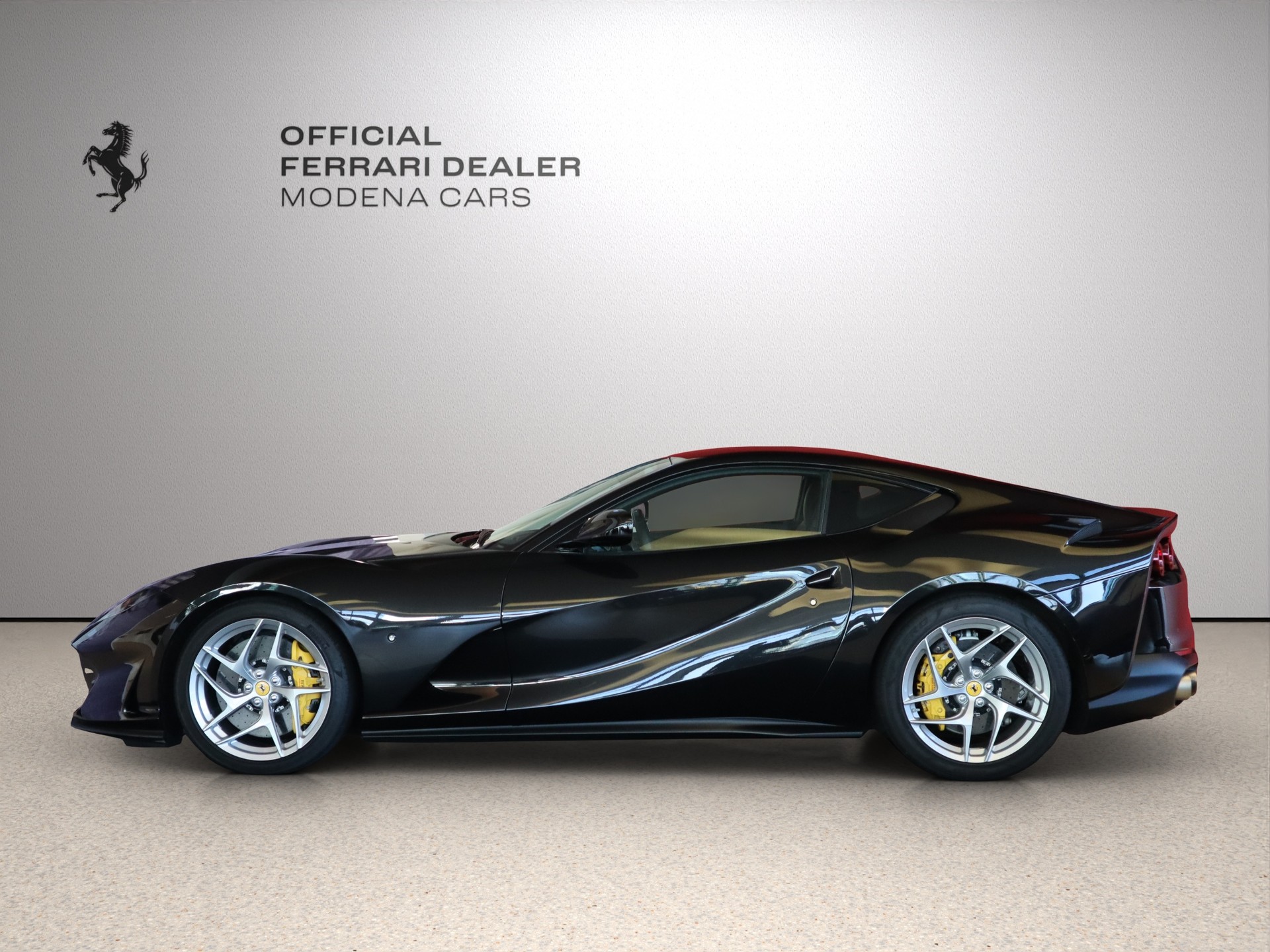 FERRARI 812 Superfast-image-7