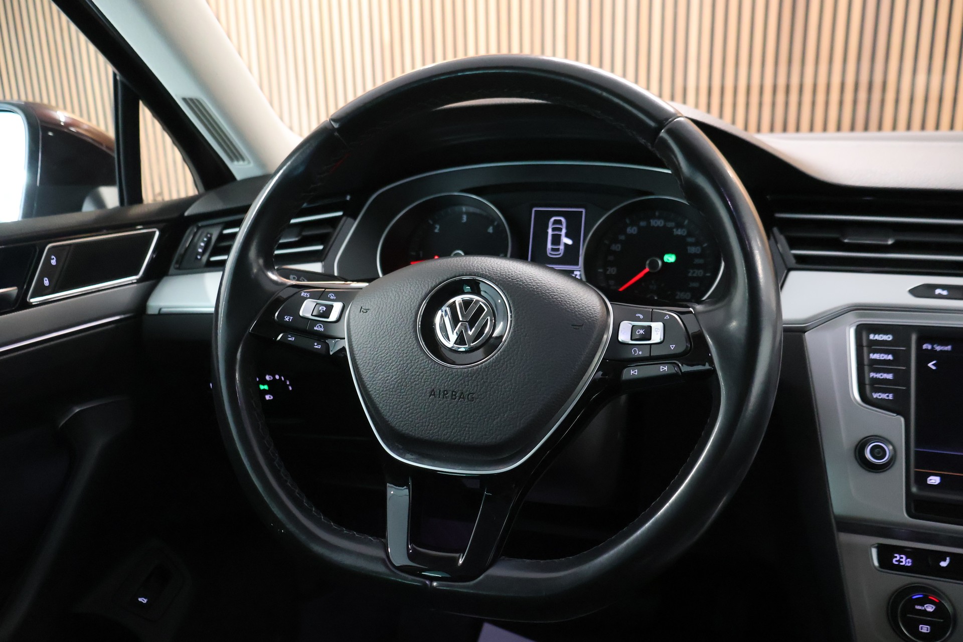 VW Passat 2.0 TDI BMT Comfortline DSG 4Motion-image-18