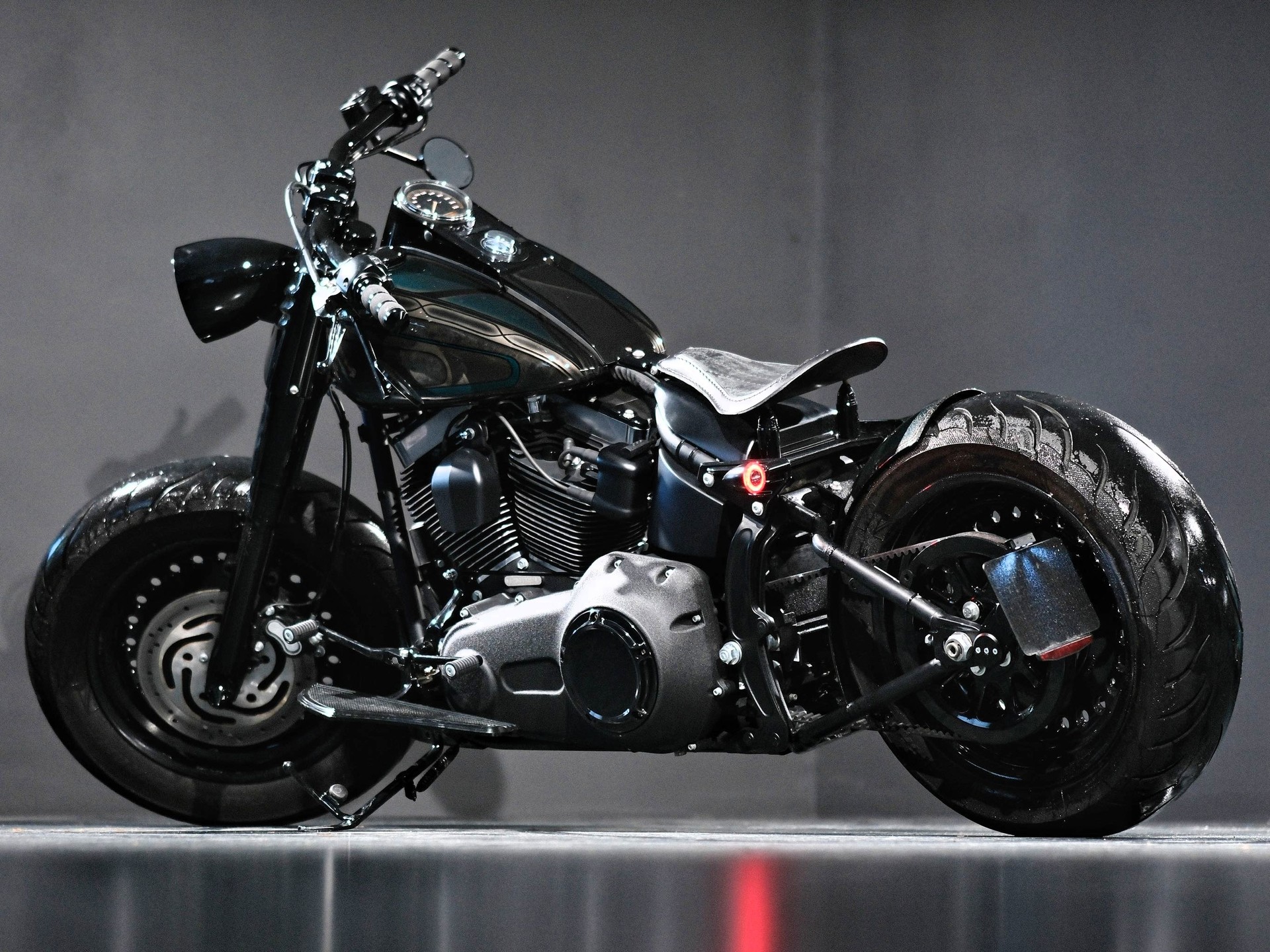 HARLEY-DAVIDSON FLSTFB Fat Boy Special ABS-showroom-element-2