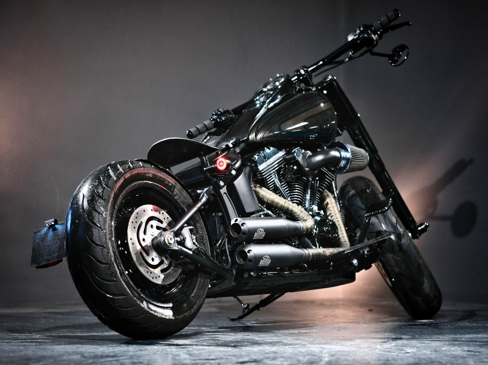 HARLEY-DAVIDSON FLSTFB Fat Boy Special ABS-showroom-element-1