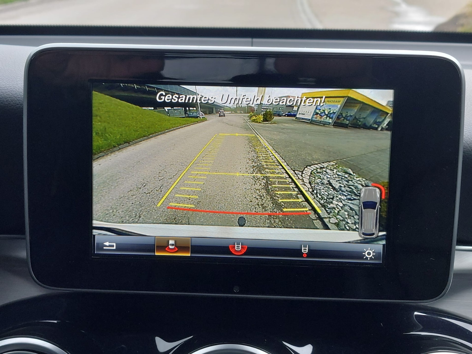 MERCEDES-BENZ GLC 250 d AMG Line mit AHKupplung 2,5to-image-9