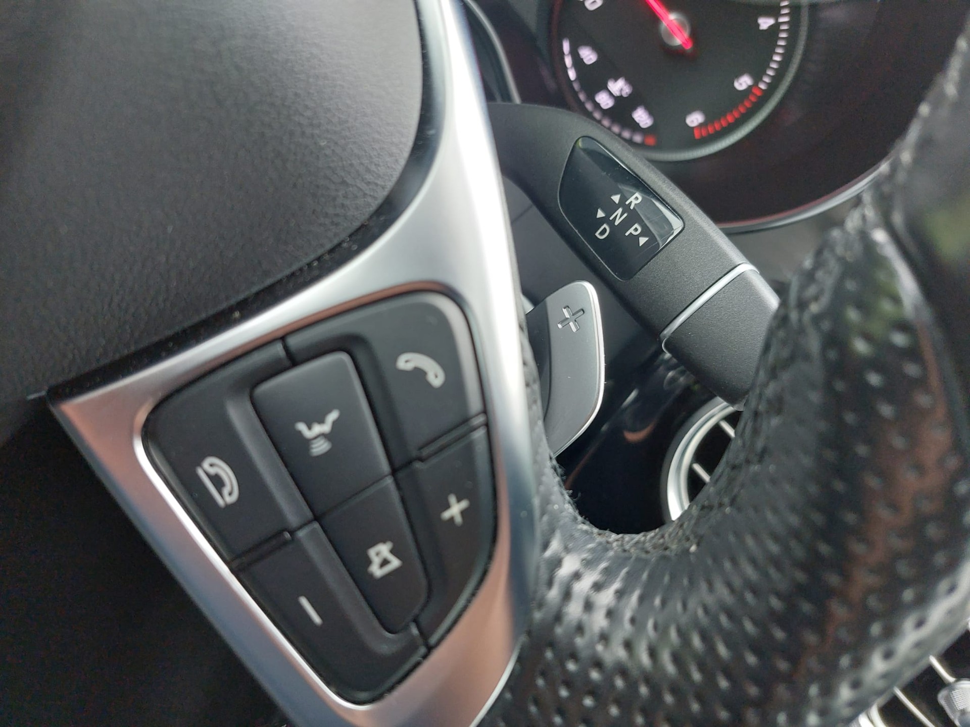 MERCEDES-BENZ GLC 250 d AMG Line mit AHKupplung 2,5to-image-14