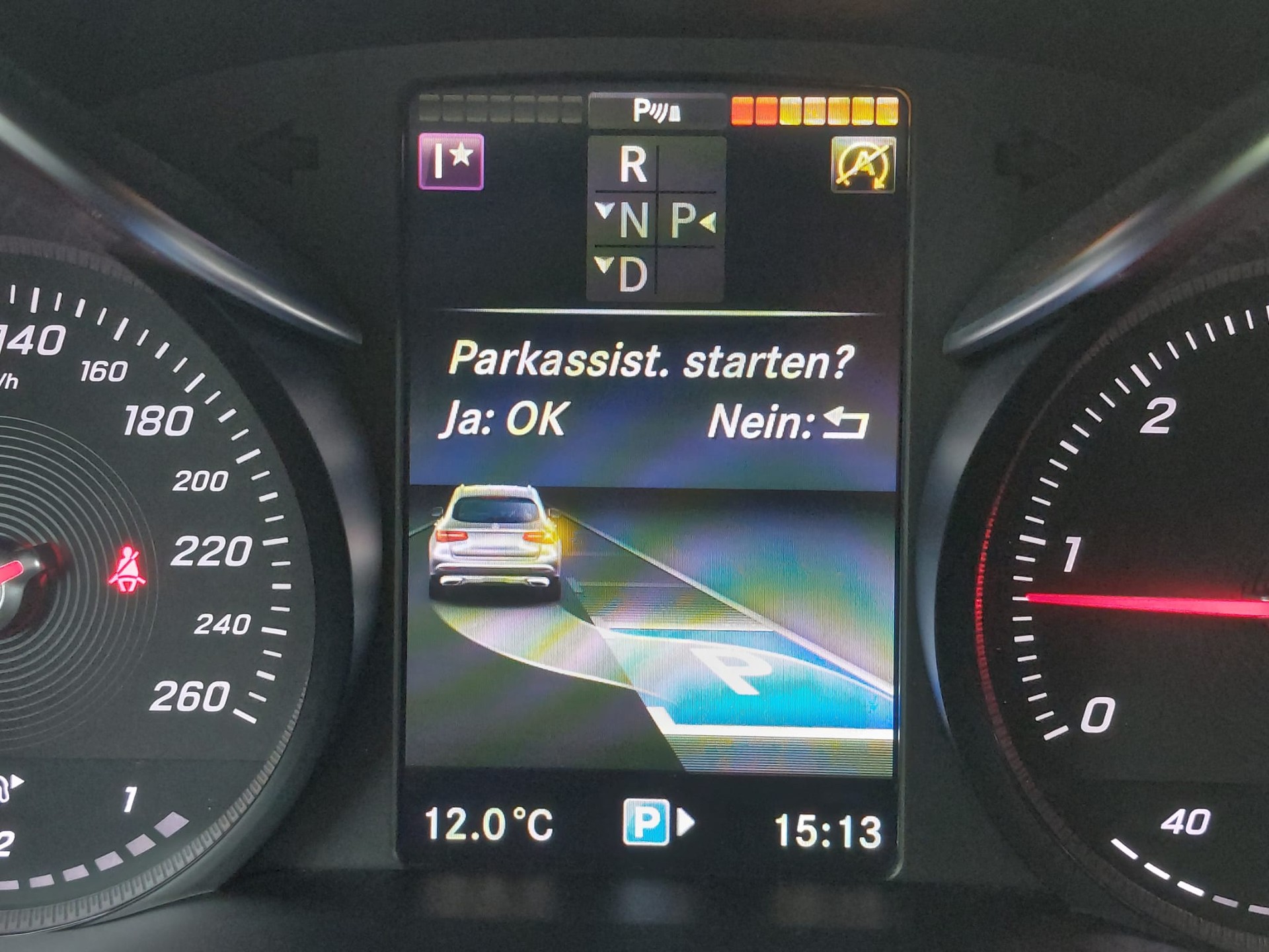 MERCEDES-BENZ GLC 250 d AMG Line mit AHKupplung 2,5to-image-12