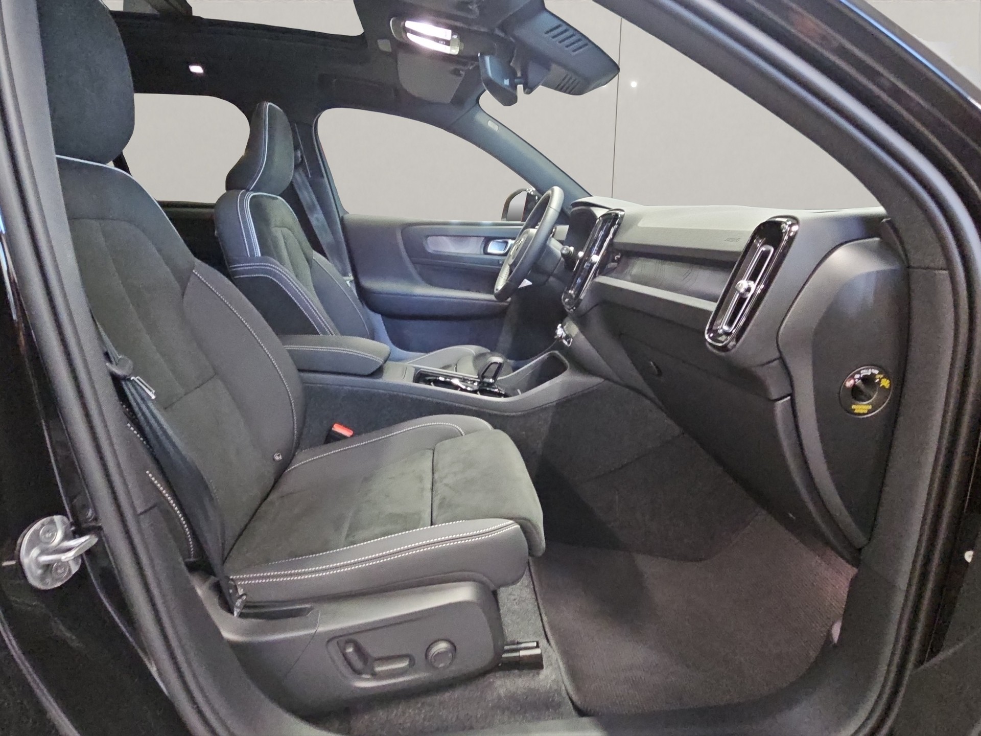 VOLVO XC40 P8 Twin Ultimate AWD-image-15
