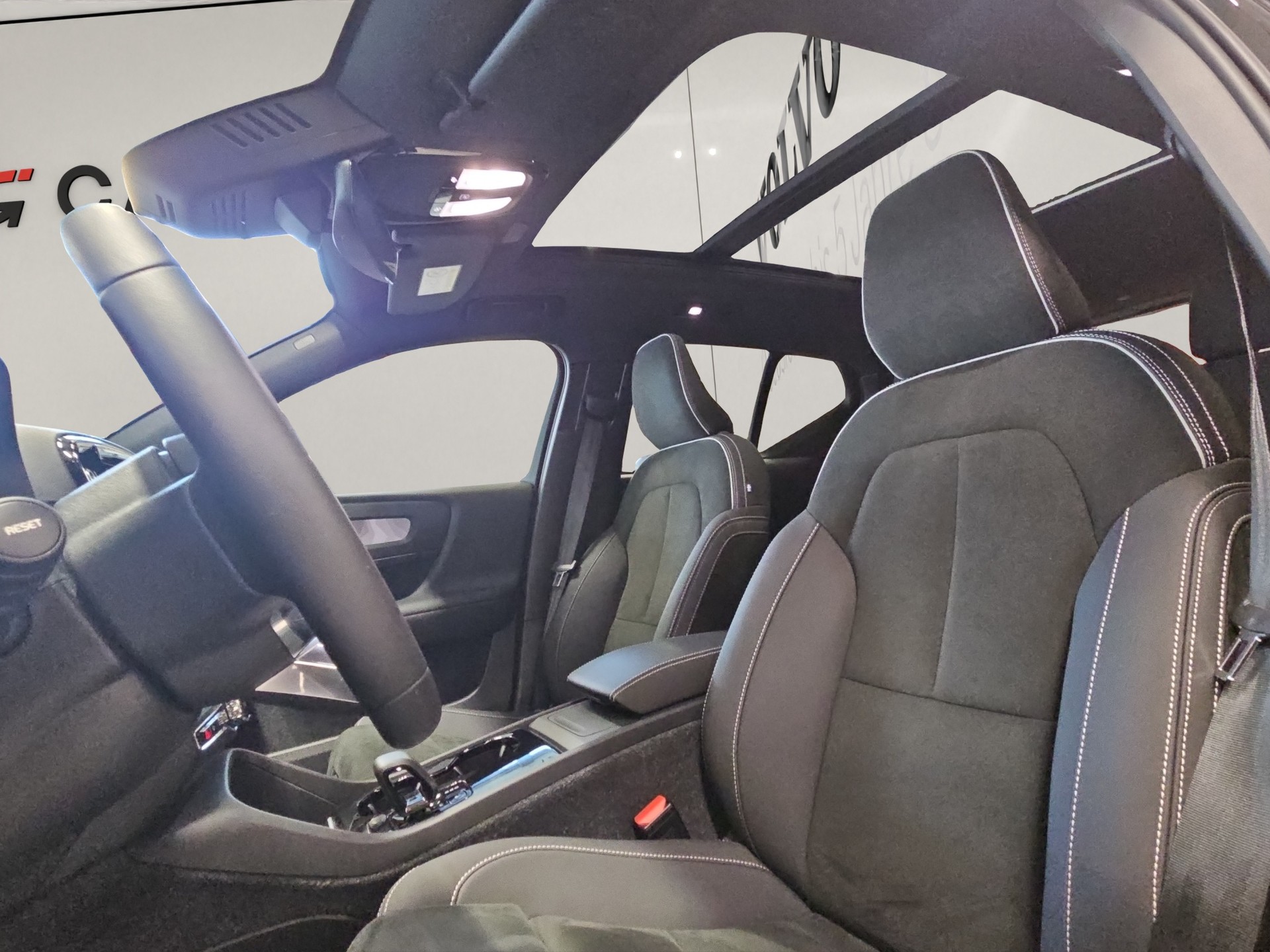 VOLVO XC40 P8 Twin Ultimate AWD-image-13