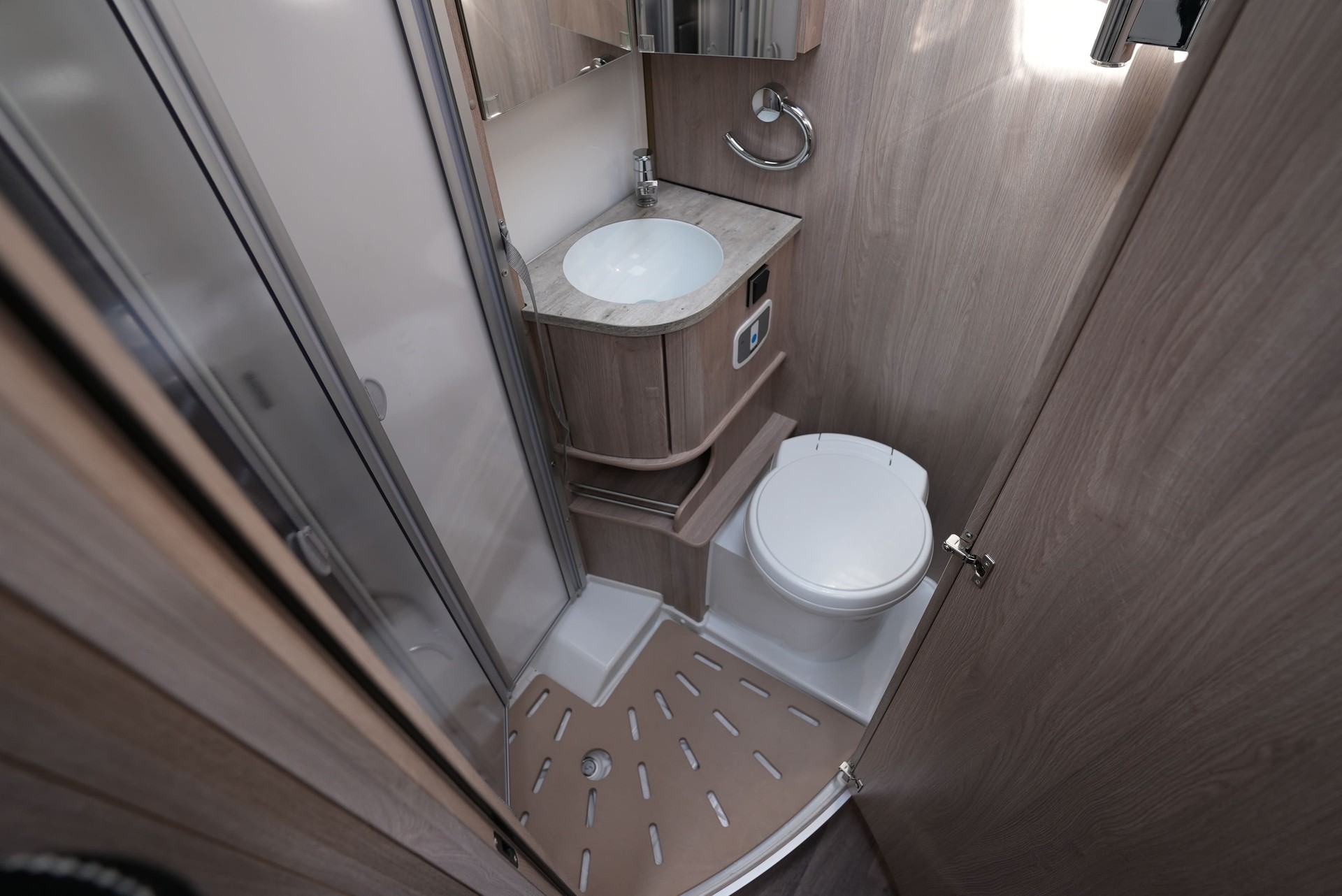 KABE Crown i760 LGB-image-10