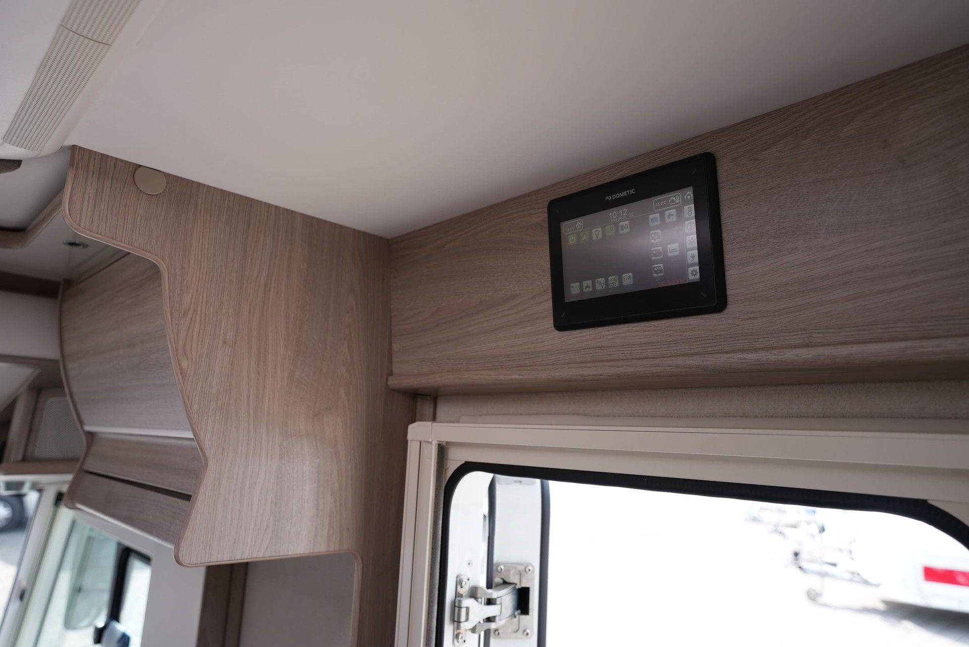 KABE Crown i760 LGB-image-8