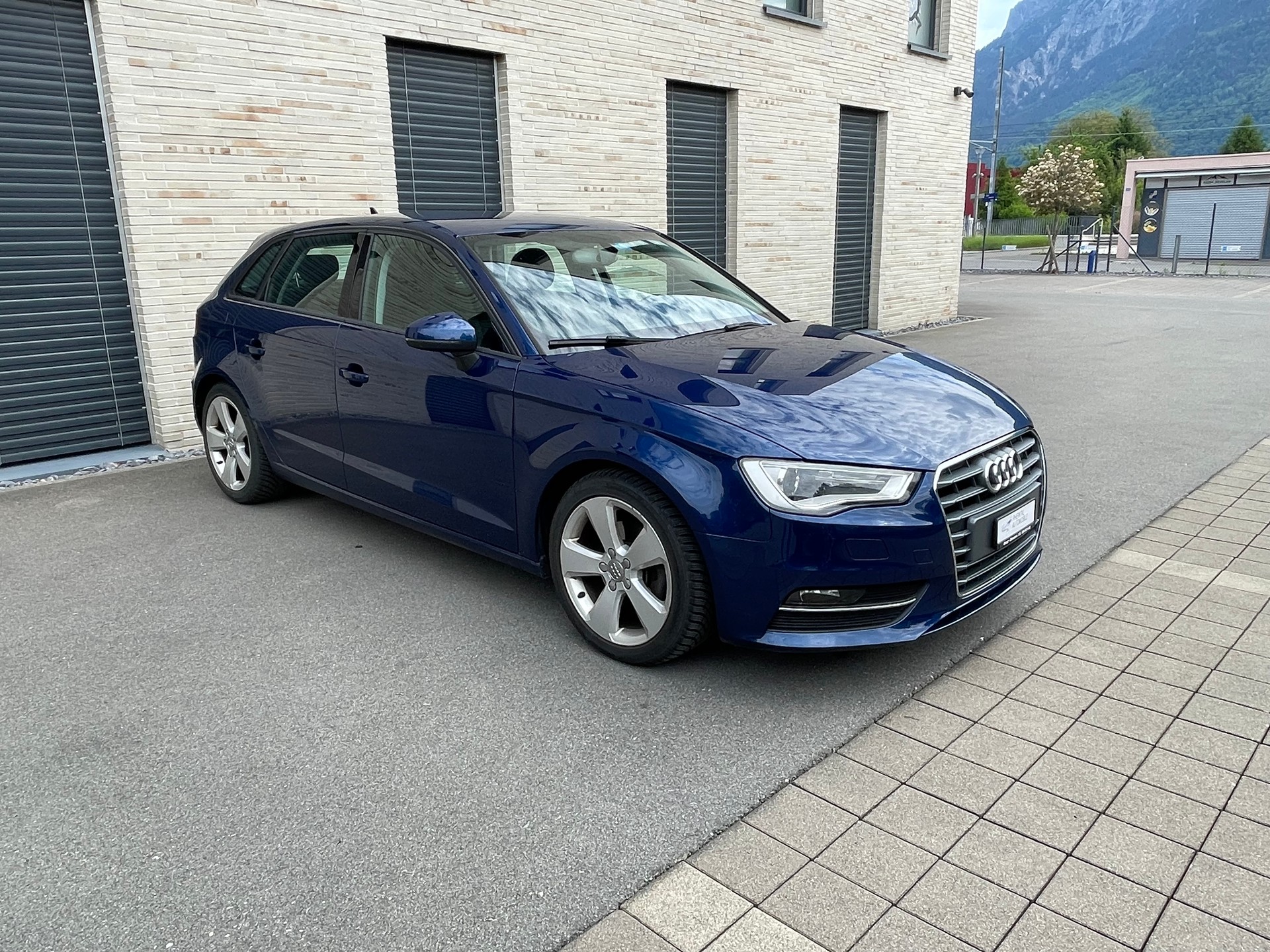 AUDI A3 Sportback 2.0 TDI Ambiente-image-5
