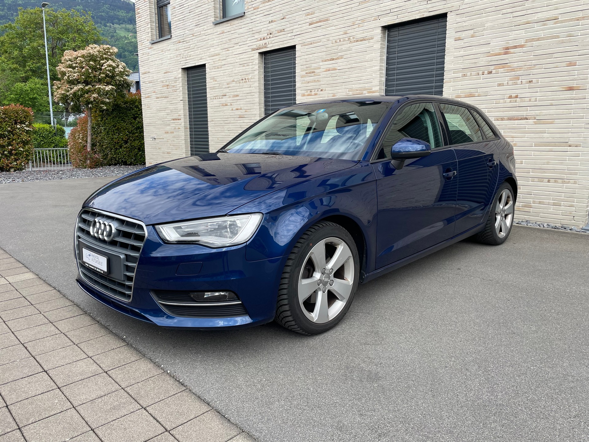 AUDI A3 Sportback 2.0 TDI Ambiente-image-1