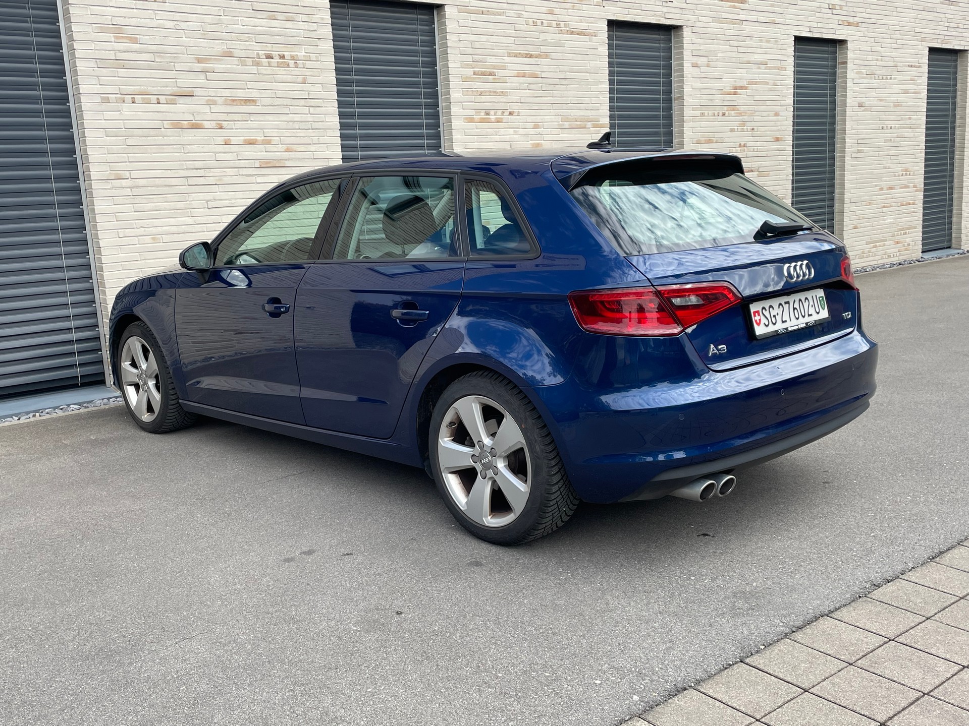AUDI A3 Sportback 2.0 TDI Ambiente-image-11