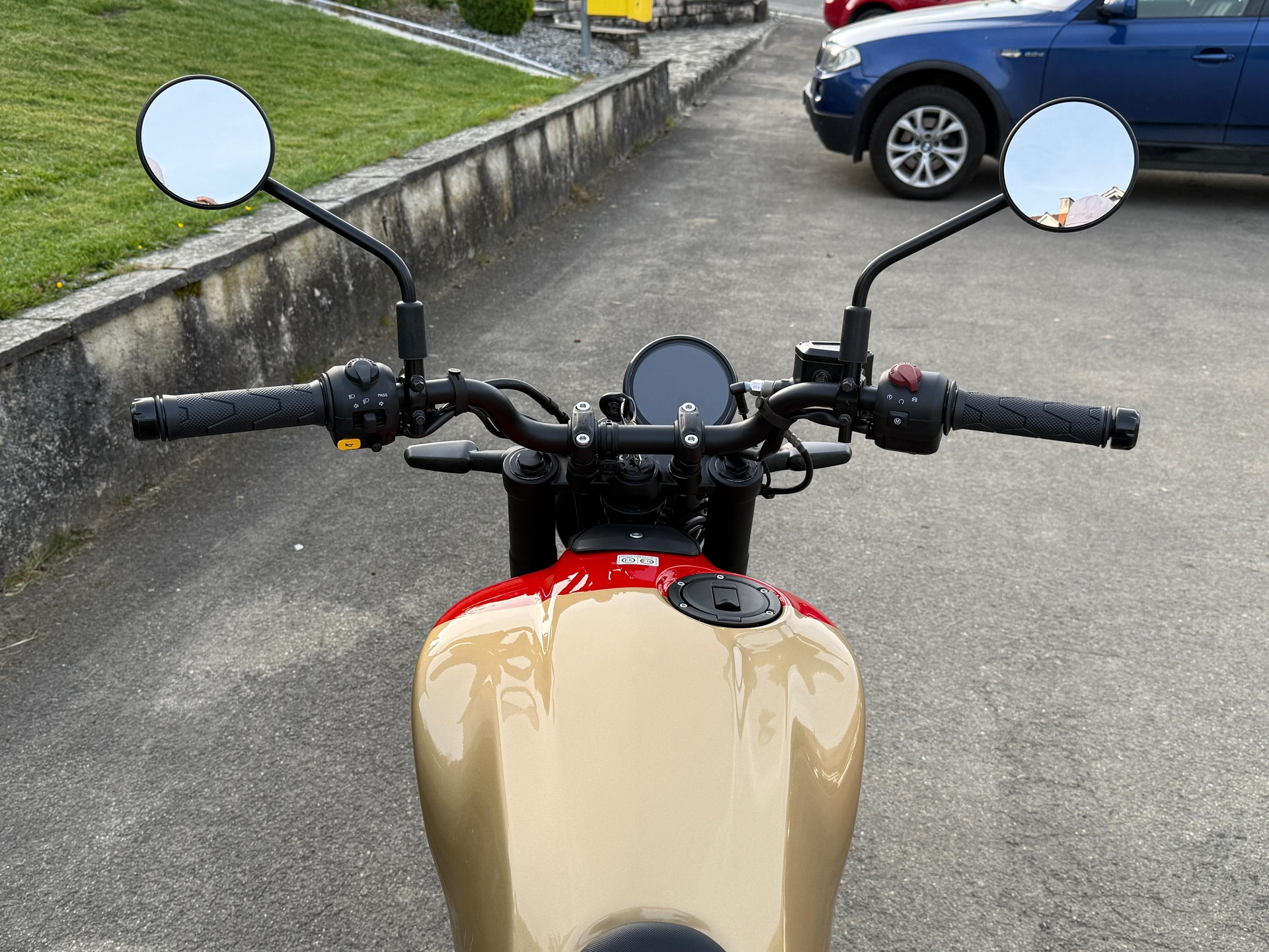 ROYAL ENFIELD Guerrilla 450 Mid-image-9