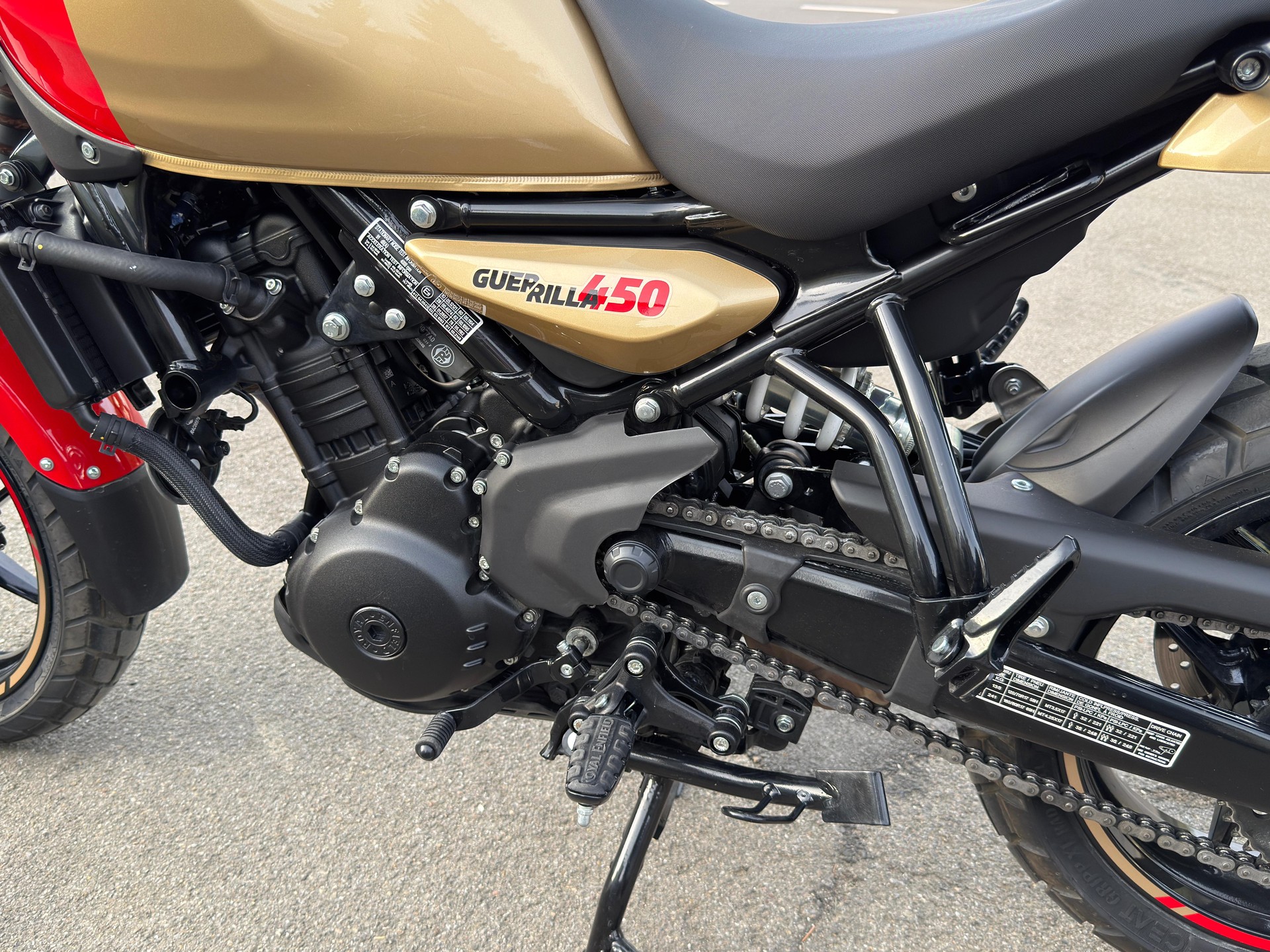 ROYAL ENFIELD Guerrilla 450 Mid-image-11