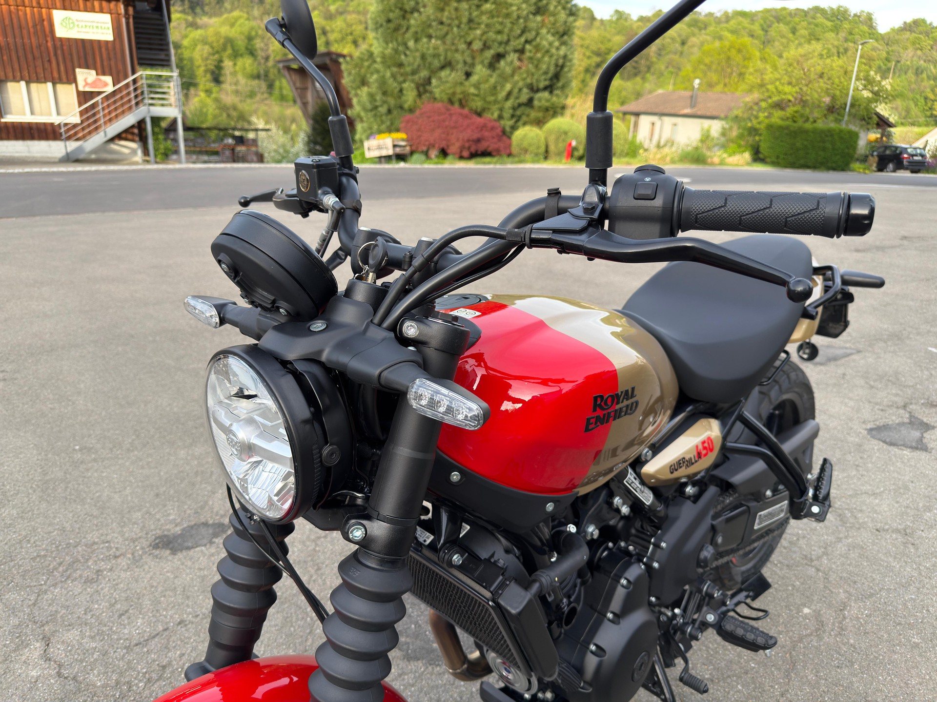 ROYAL ENFIELD Guerrilla 450 Mid-image-7