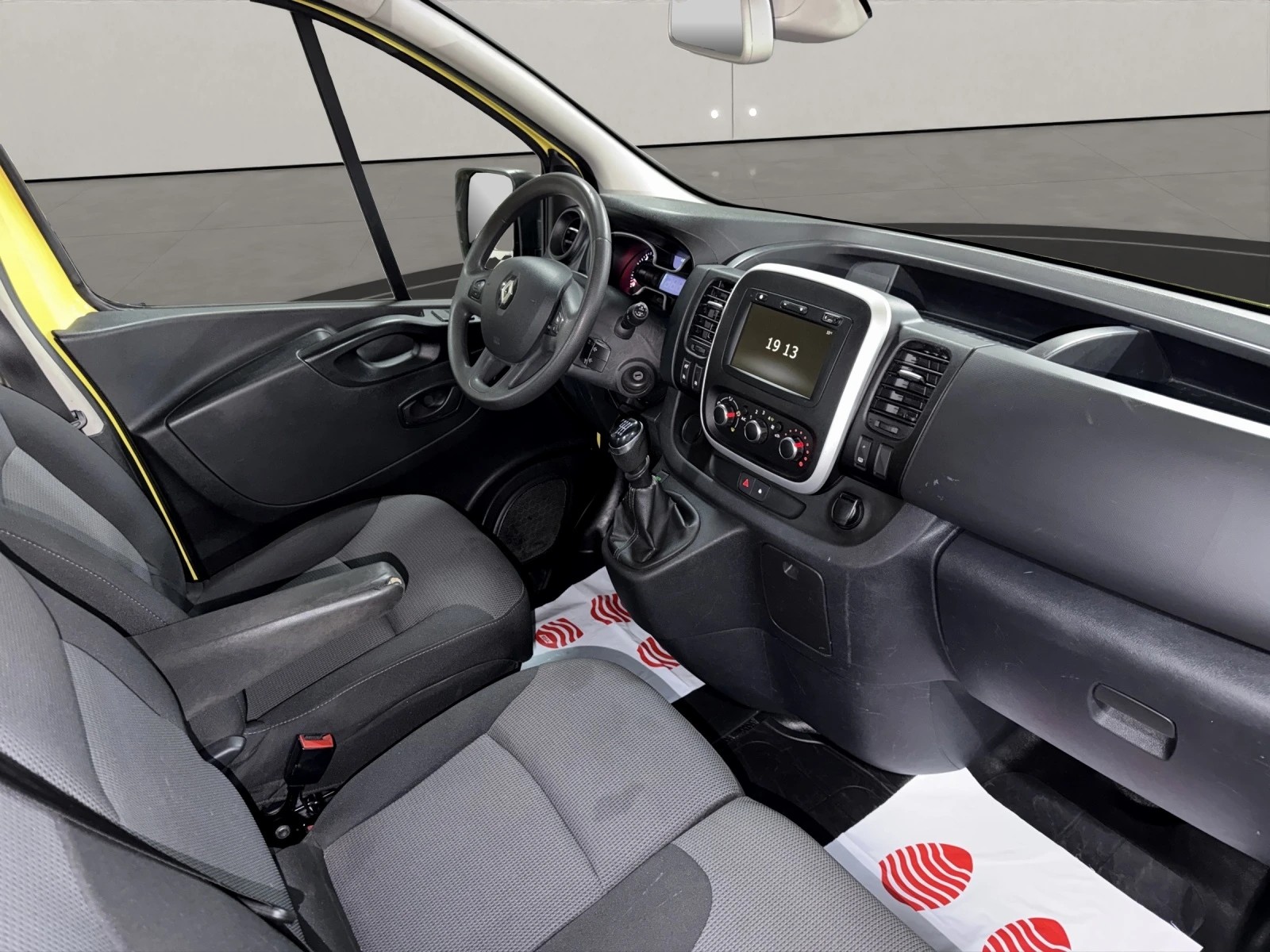 RENAULT Trafic 2.0 ENERGY dCi145 3.0t L2H1 ( Mit AHK / Regale )-image-11