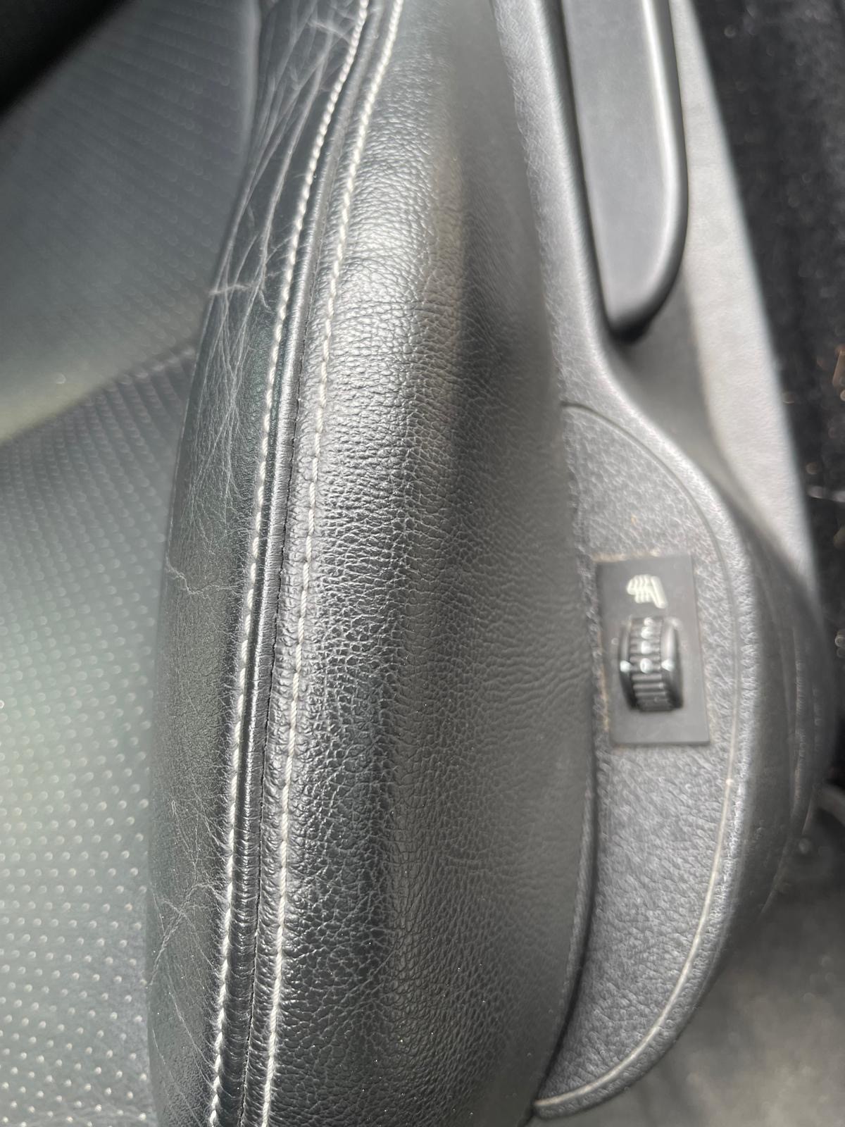 PEUGEOT 207 CC 1.6 16V Turbo Swiss Edition-image-8