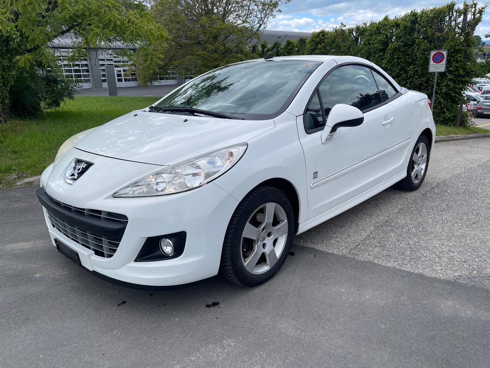 PEUGEOT 207 CC 1.6 16V Turbo Swiss Edition-image-10