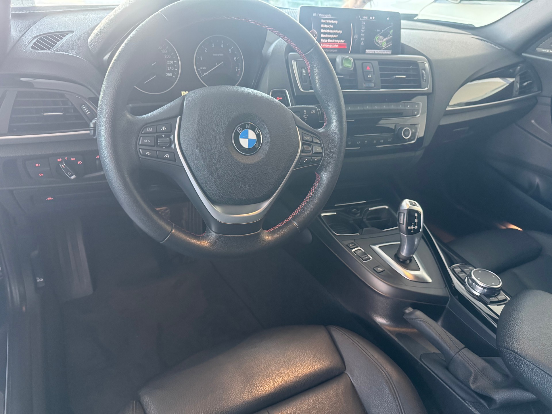 BMW 120i Sport Line Steptronic-image-12