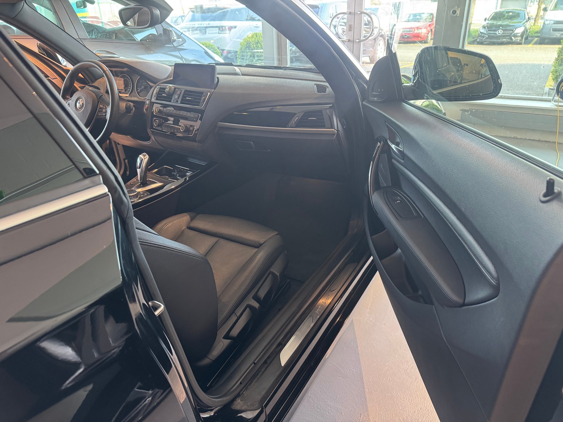 BMW 120i Sport Line Steptronic-image-8