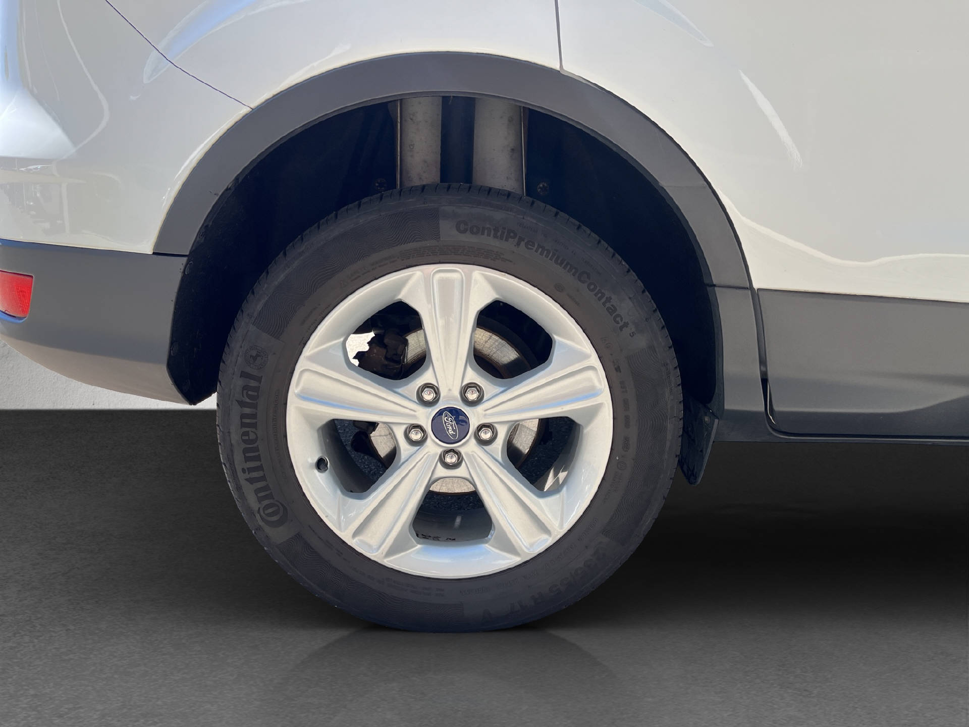 FORD Kuga 1.5 EcoB 150 Titanium 2WD-image-24
