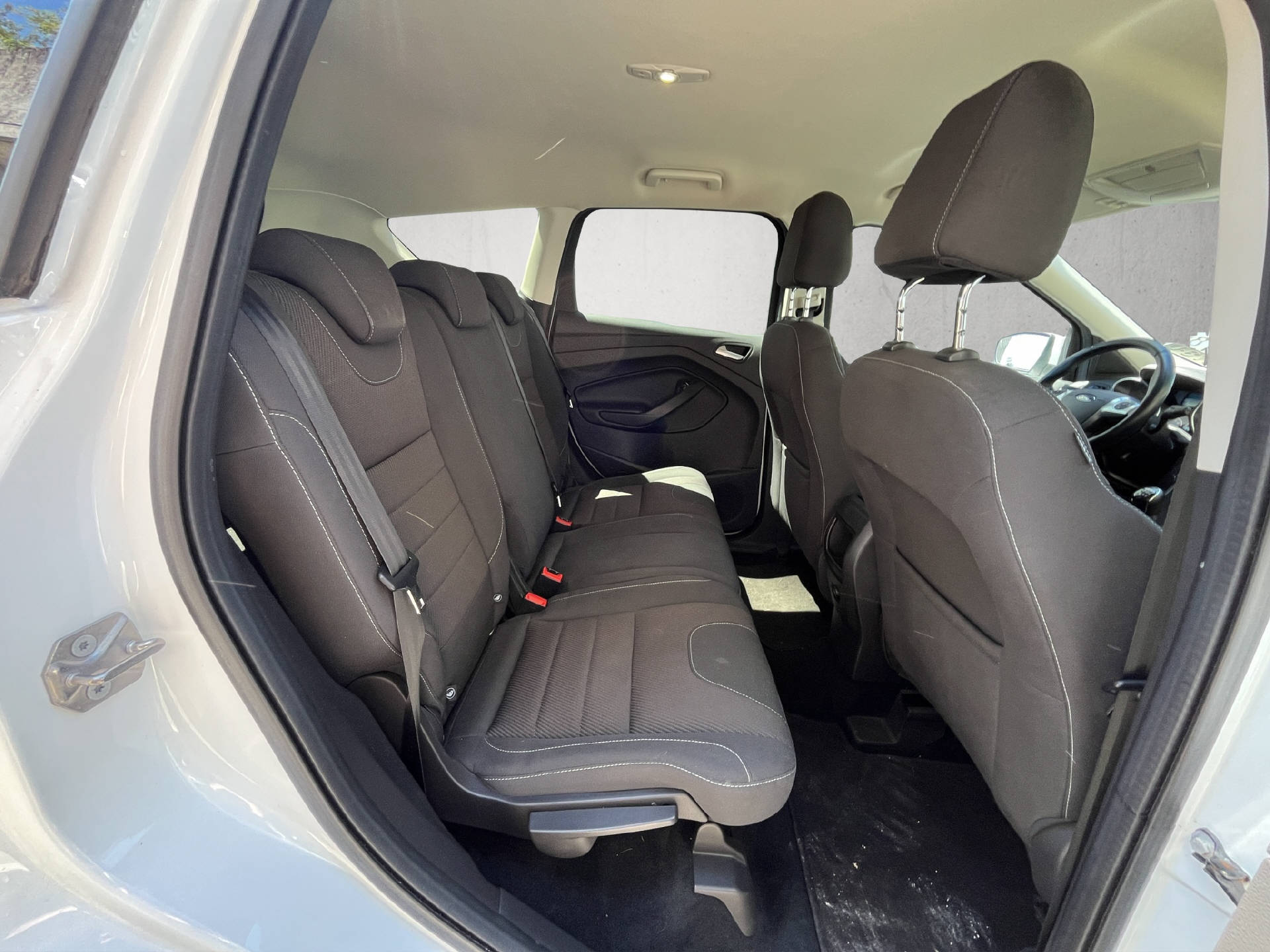 FORD Kuga 1.5 EcoB 150 Titanium 2WD-image-19