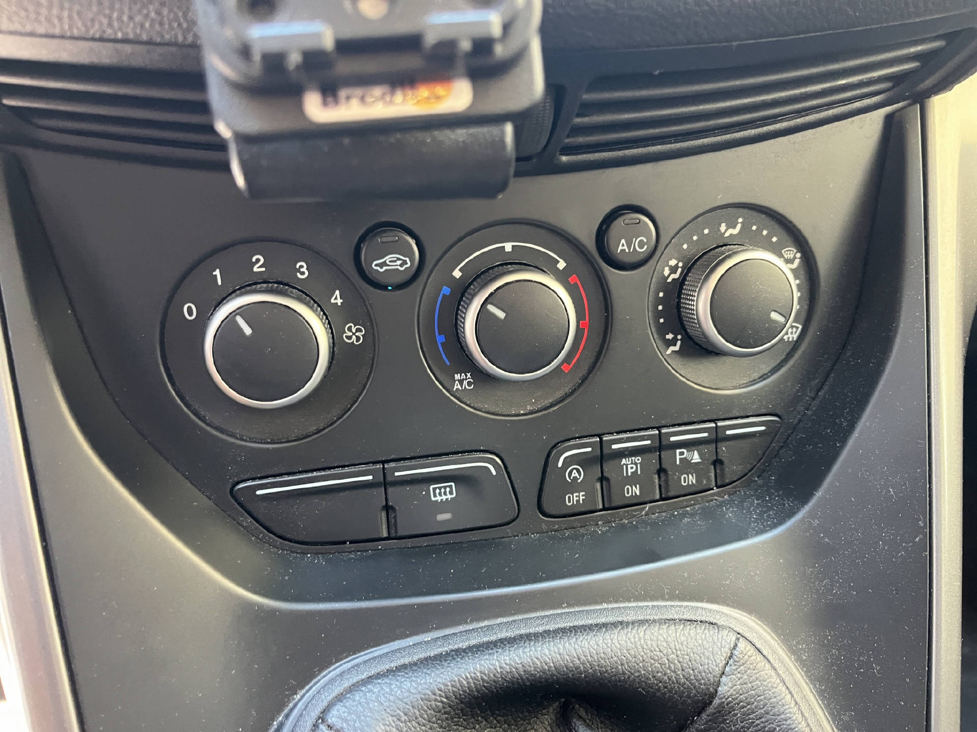 FORD Kuga 1.5 EcoB 150 Titanium 2WD-image-29