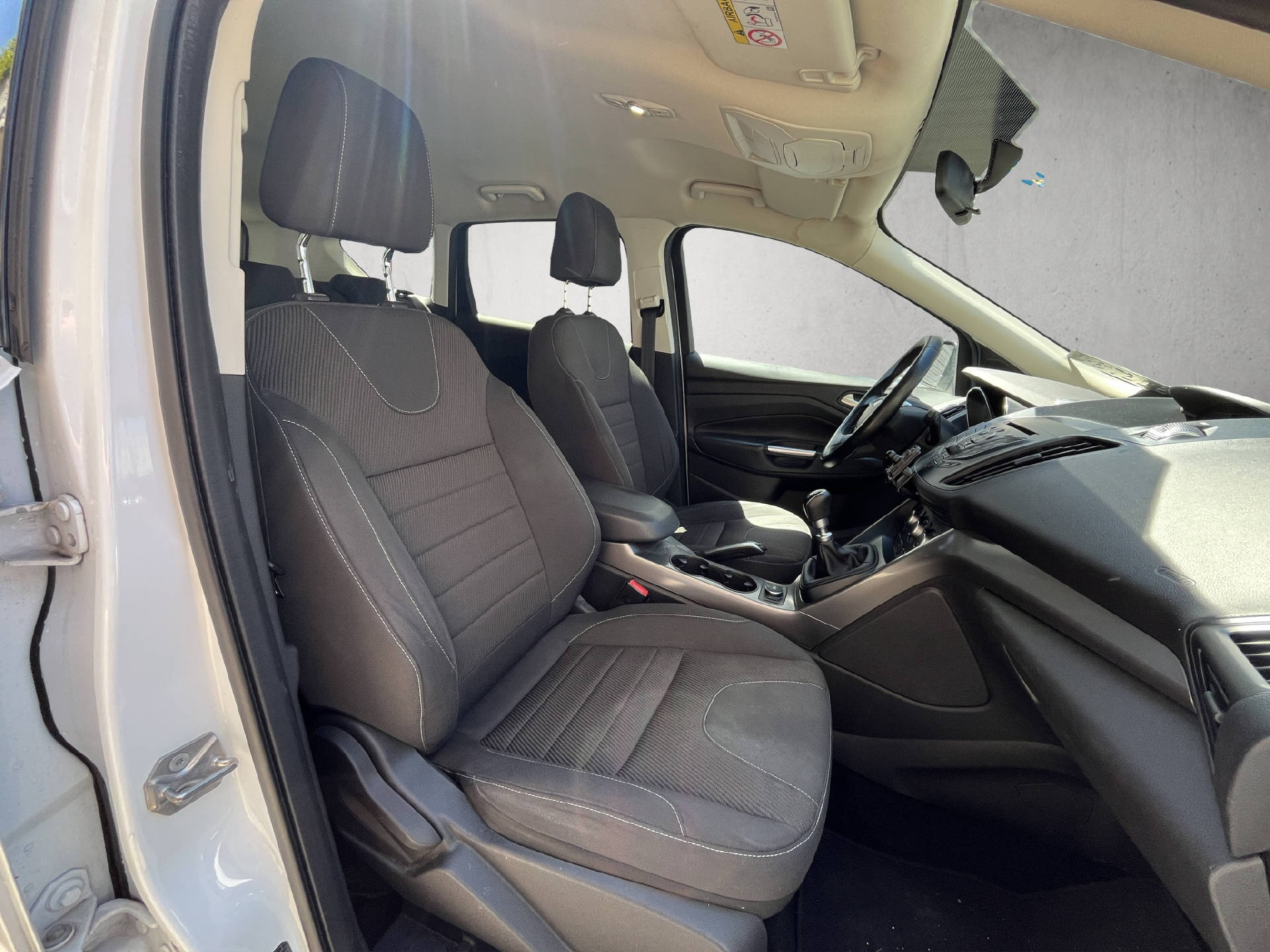FORD Kuga 1.5 EcoB 150 Titanium 2WD-image-18