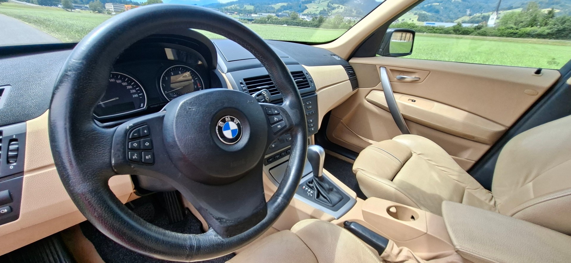 BMW X3 3.0i-image-5