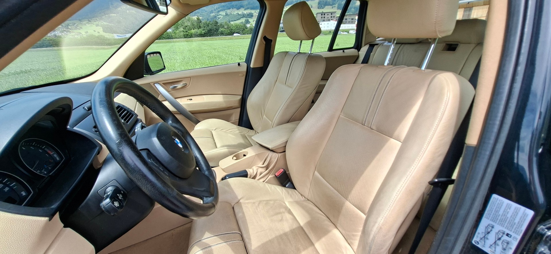 BMW X3 3.0i-image-4