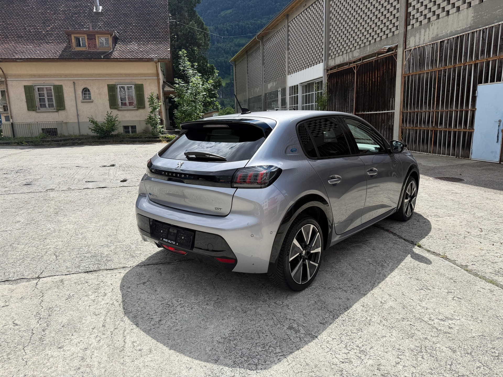 PEUGEOT 208 Elektrik GT Pack-showroom-element-3