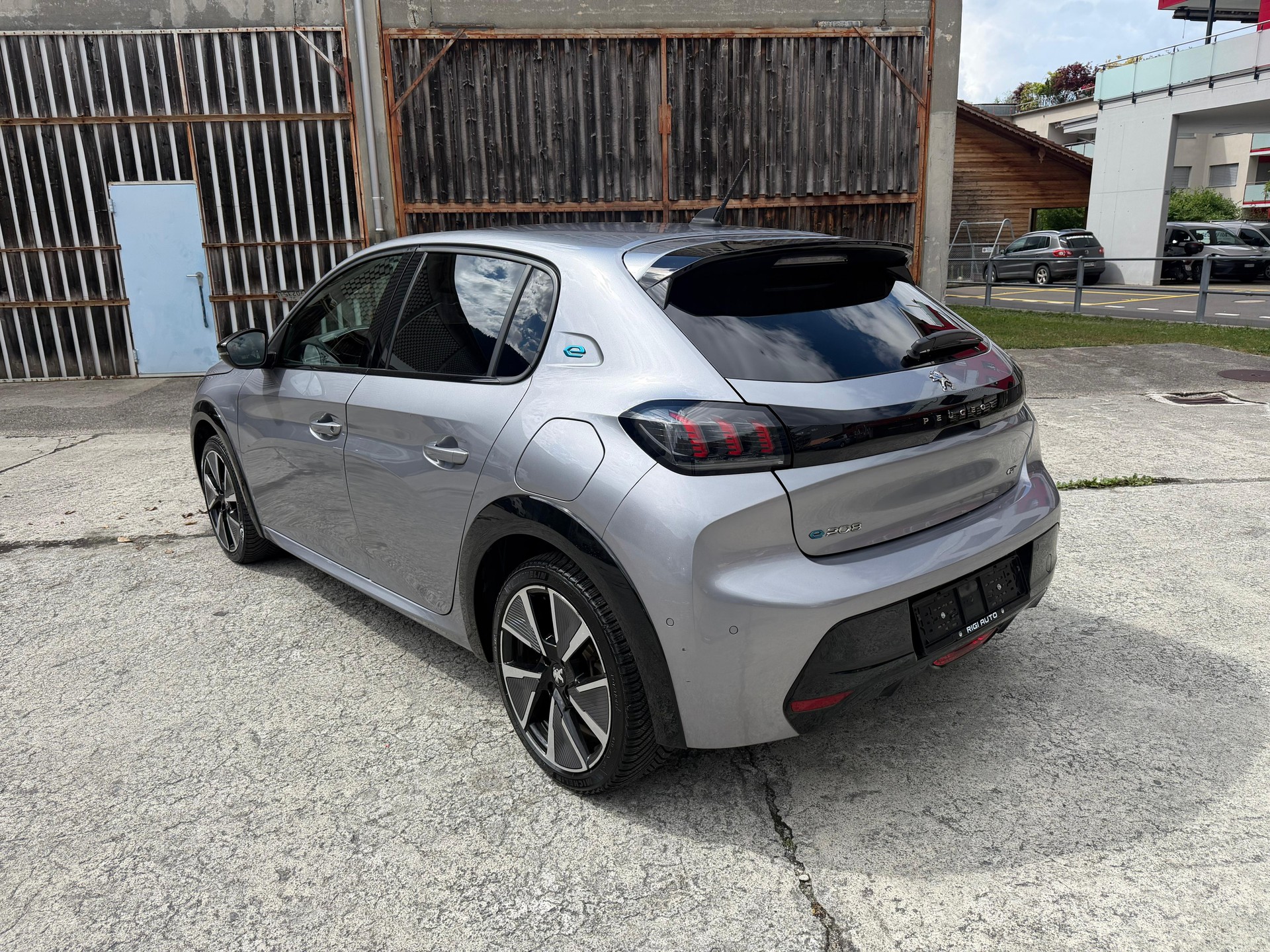 PEUGEOT 208 Elektrik GT Pack-showroom-element-2
