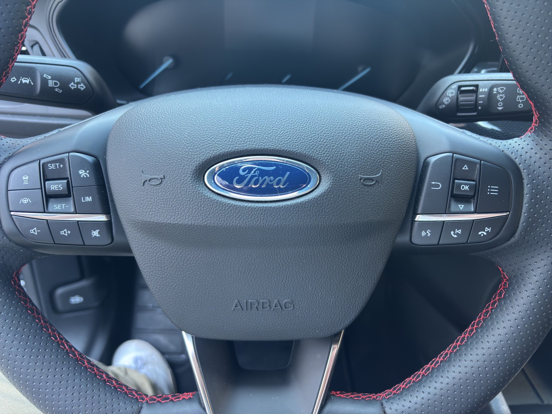 FORD Focus 1.0 MHEV ST-Line Automat-image-9