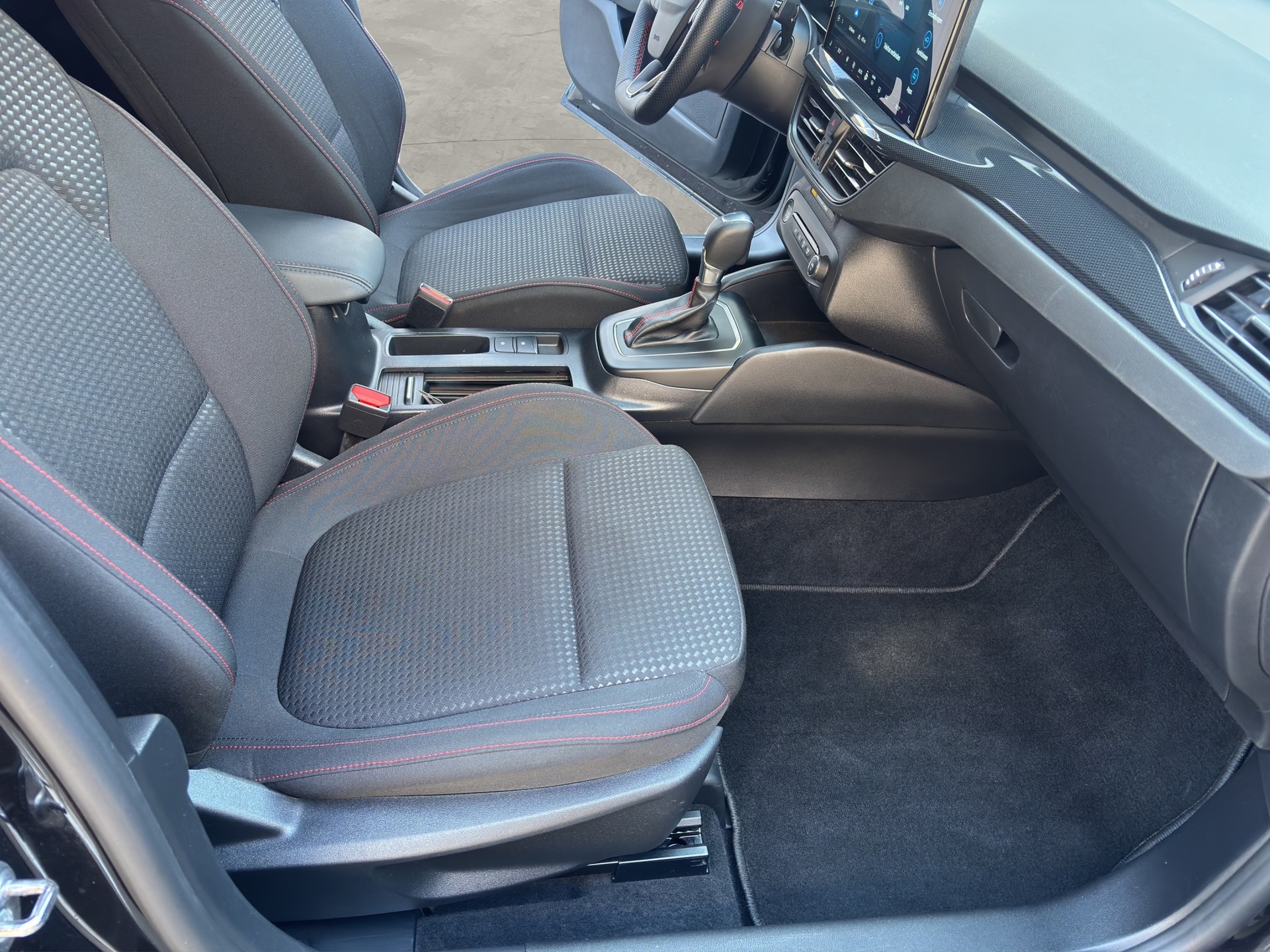 FORD Focus 1.0 MHEV ST-Line Automat-image-15