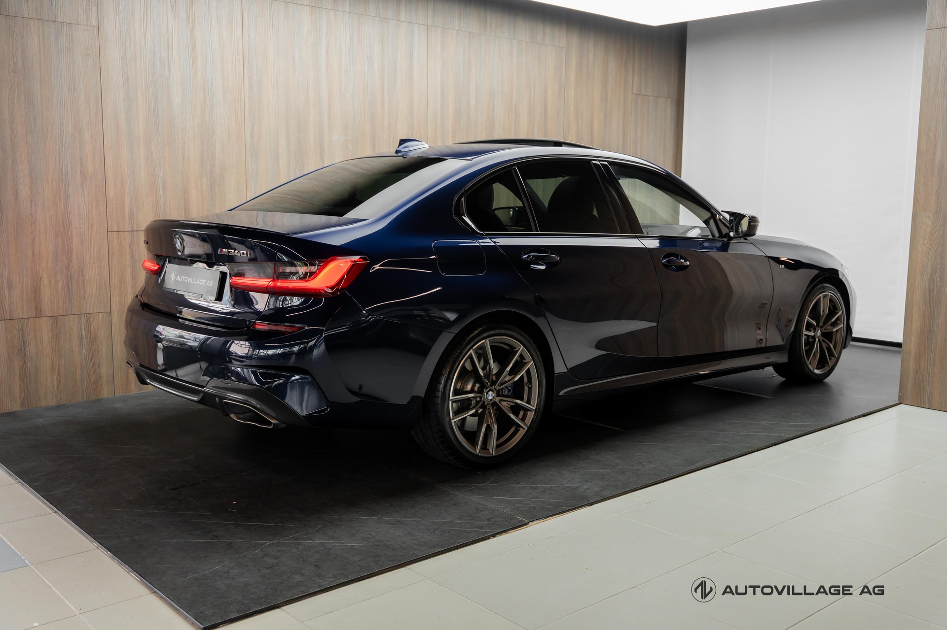 BMW M340i xDrive Steptronic-showroom-element-1