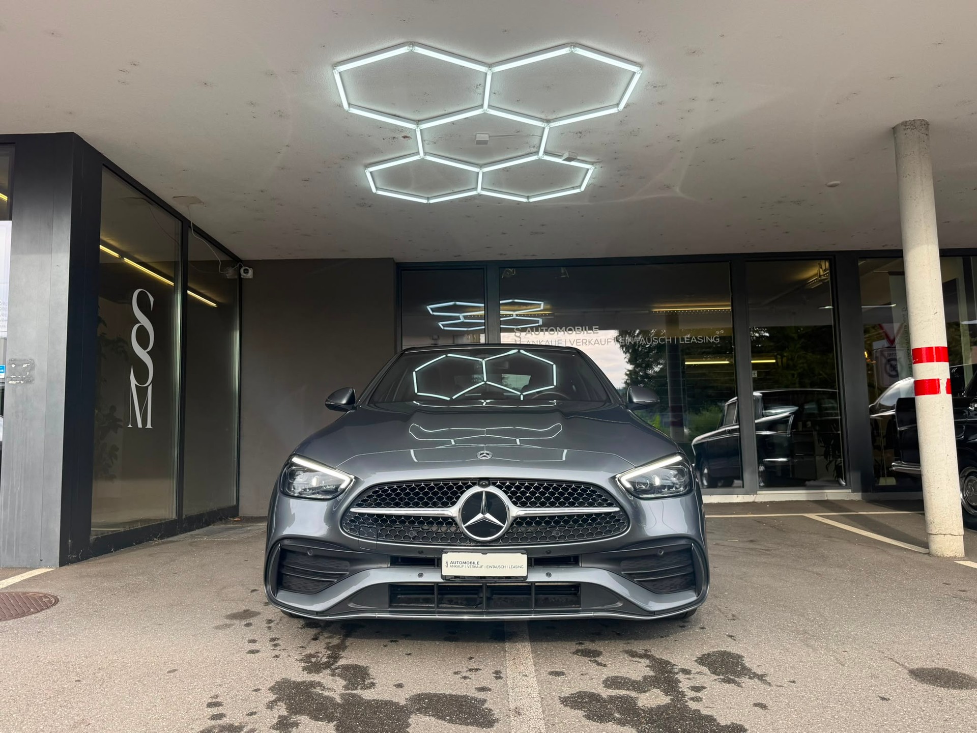 MERCEDES-BENZ C 200 AMG Line-showroom-element-1