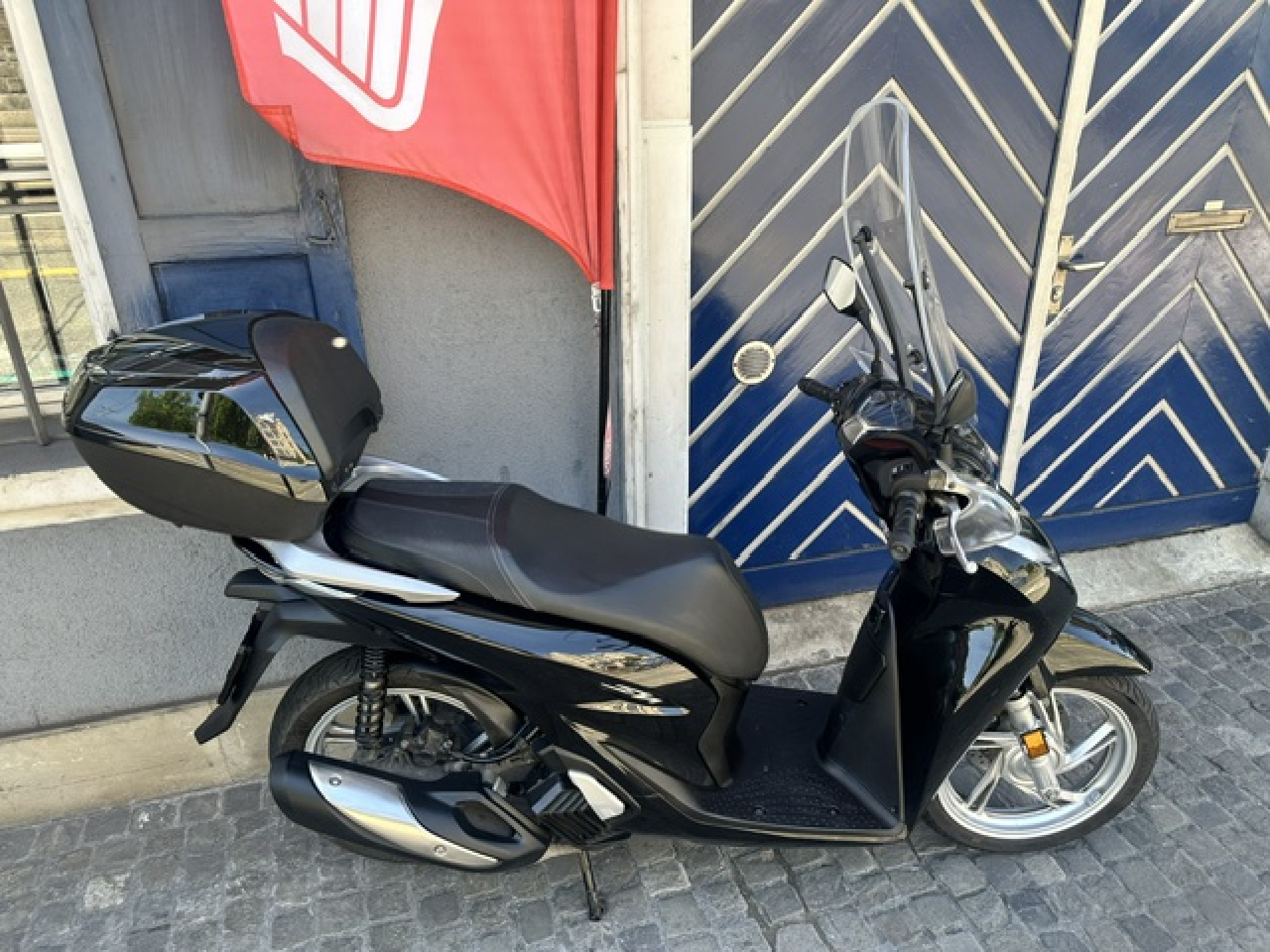 HONDA SH 125 TOP Occasion mit wenig Kilometer-image-3