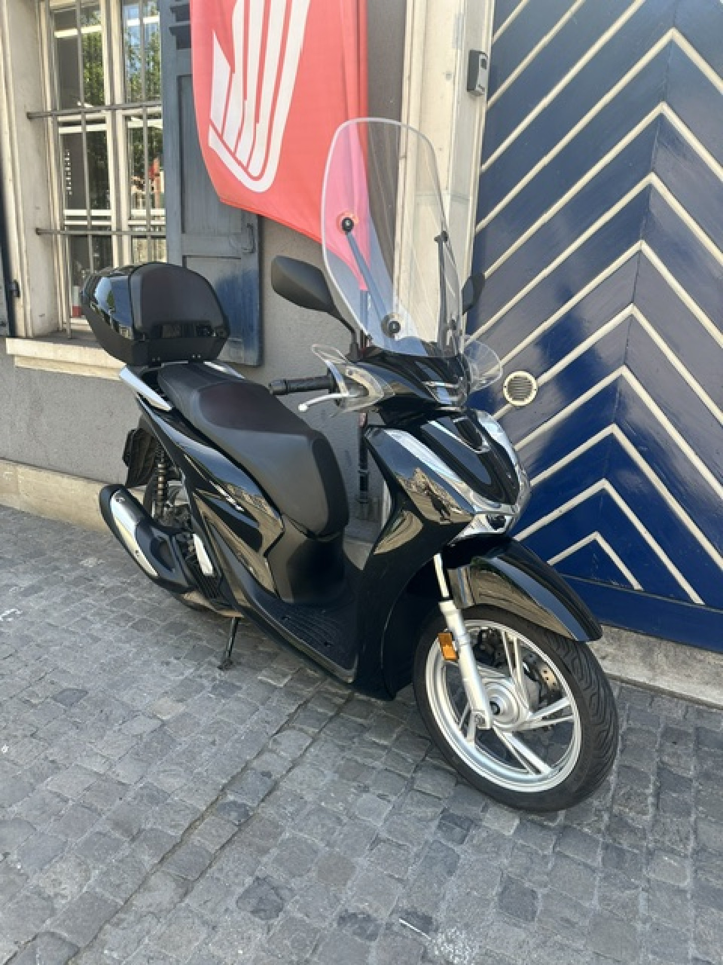 HONDA SH 125 TOP Occasion mit wenig Kilometer-image-4